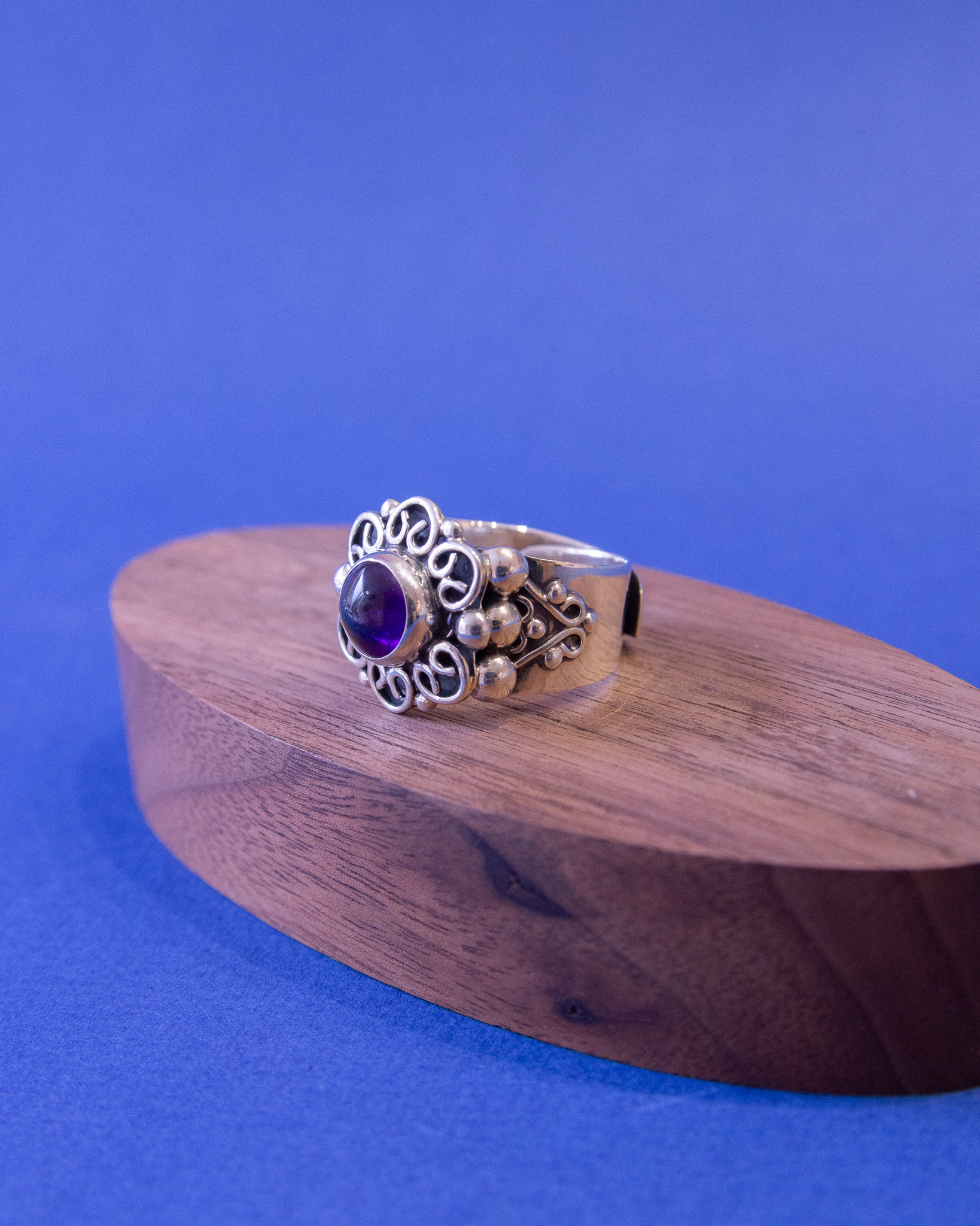 Anillo de plata con cuarzo amatista