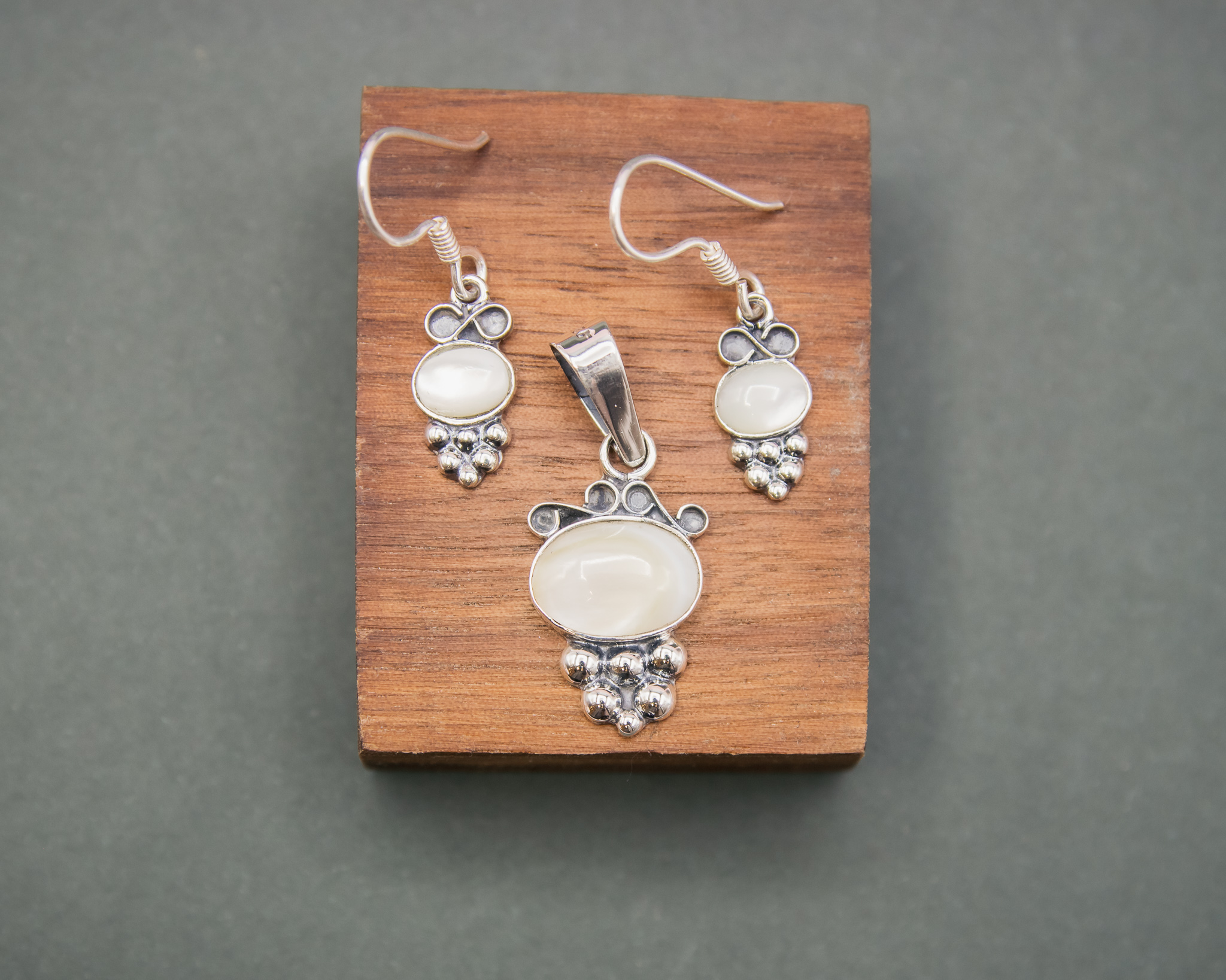 Pendientes de plata con madre perla