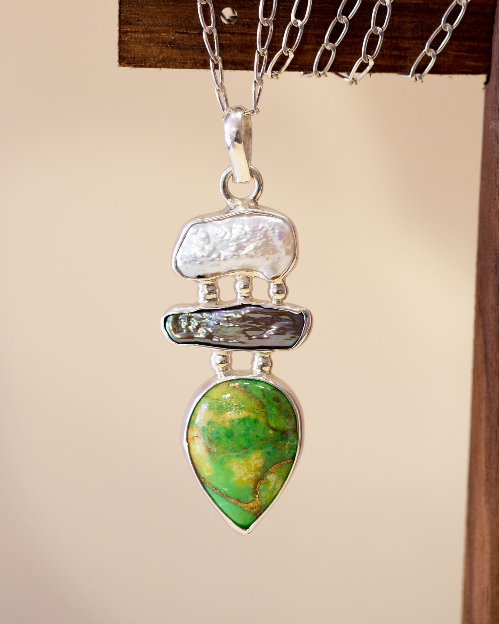 Colgante de plata con perlas y turquesa