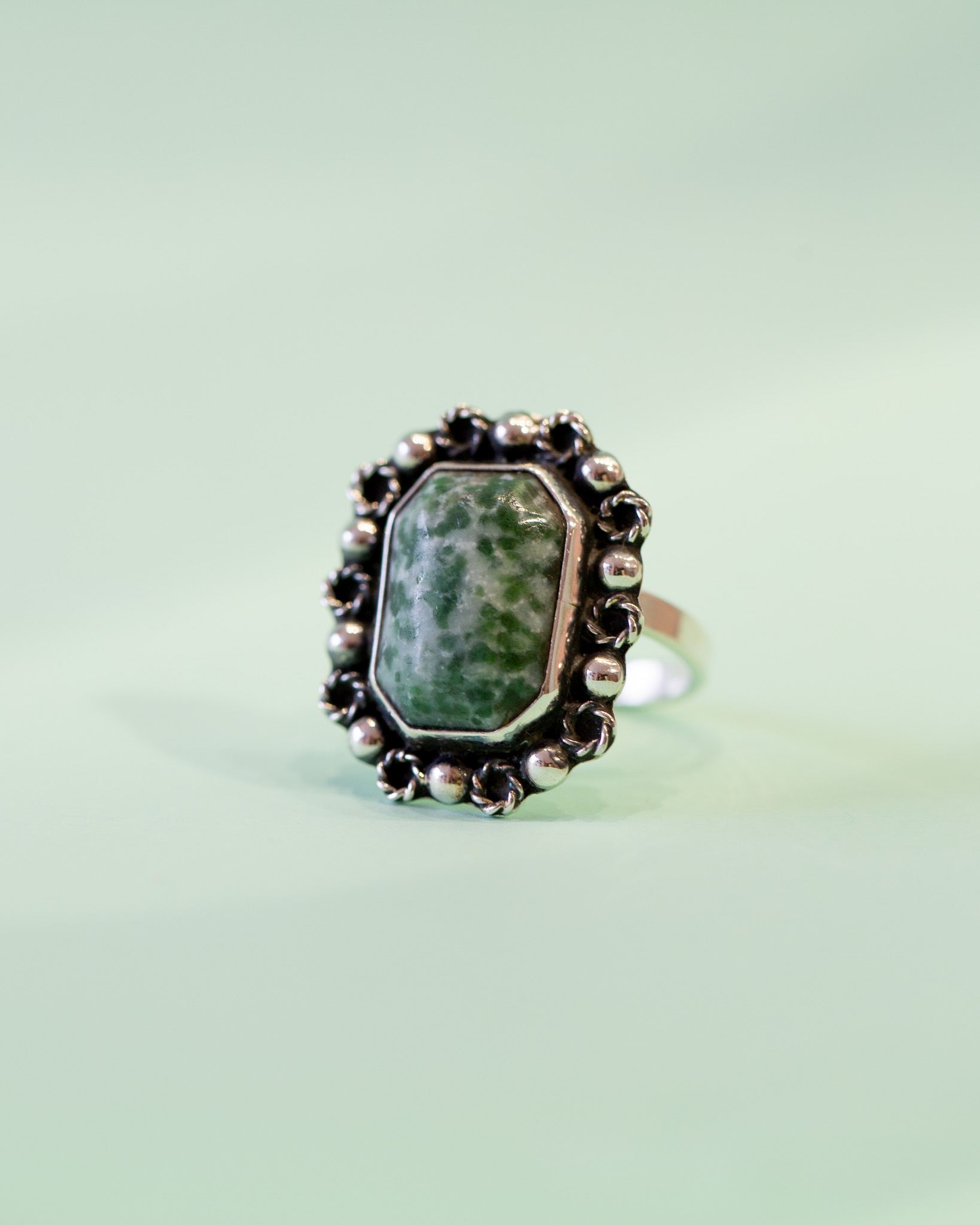 Anillo de plata con jade