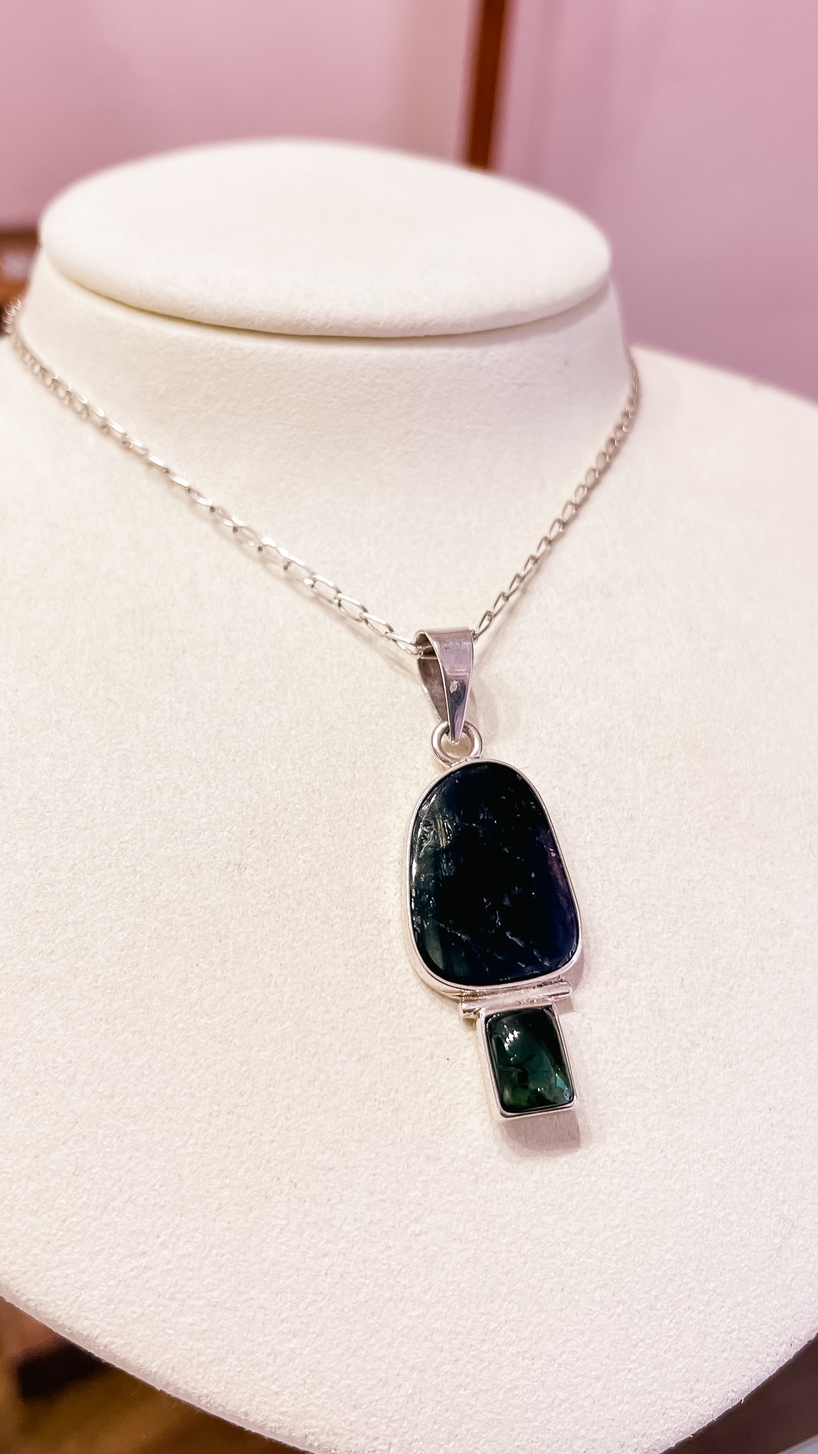 Colgante de plata con turmalinas verdes