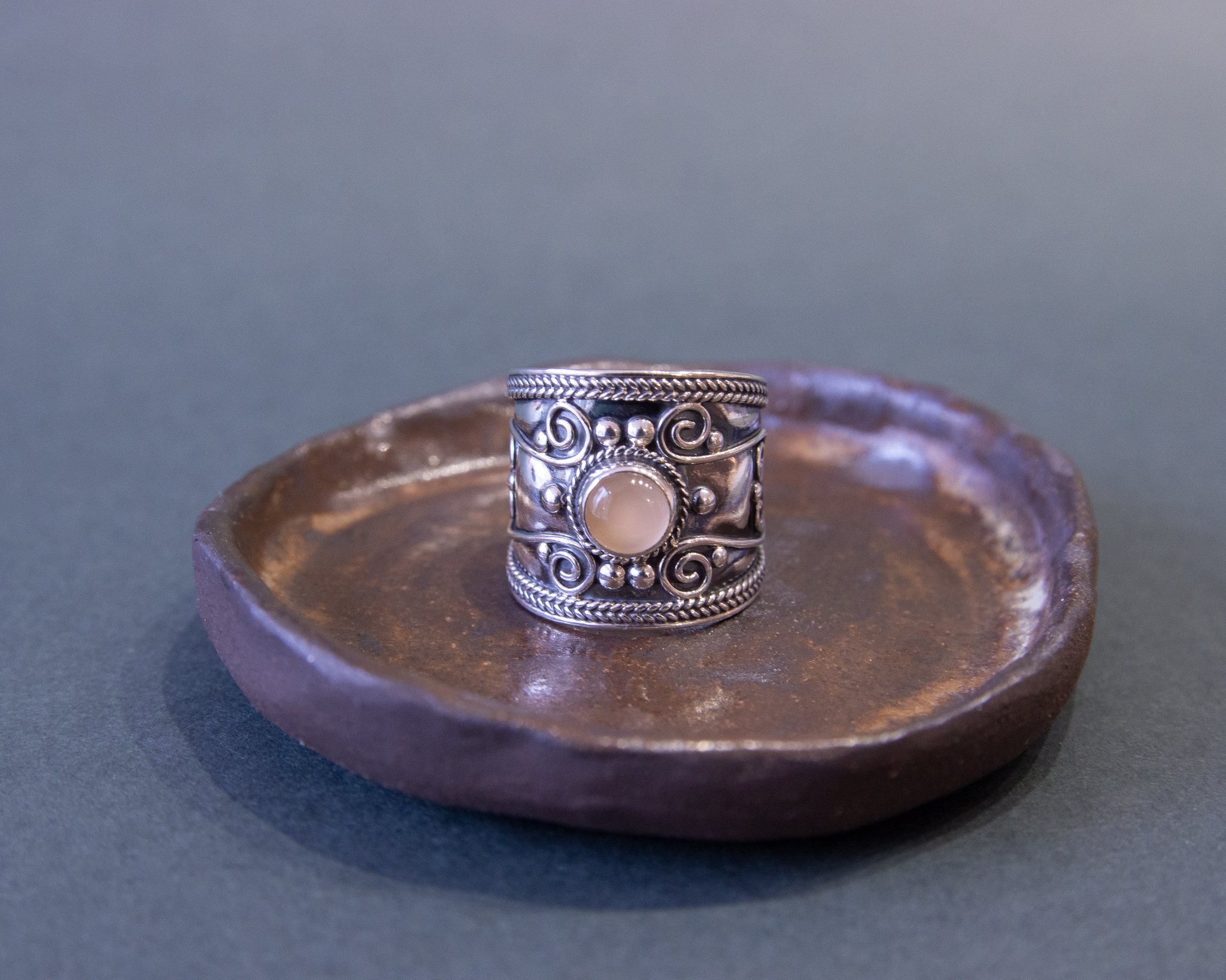Anillo de plata con ojo de gato natural