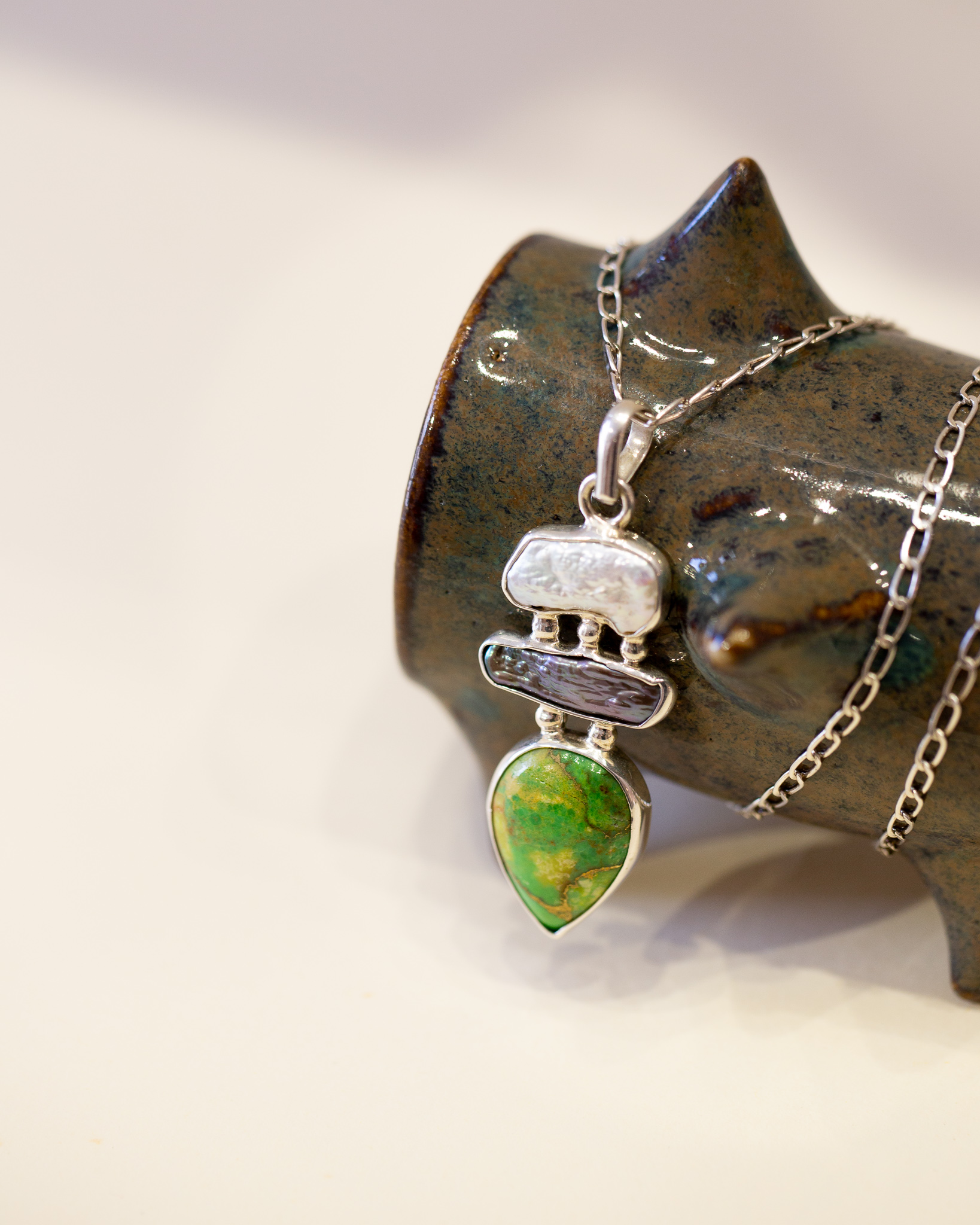 Colgante de plata con perlas y turquesa