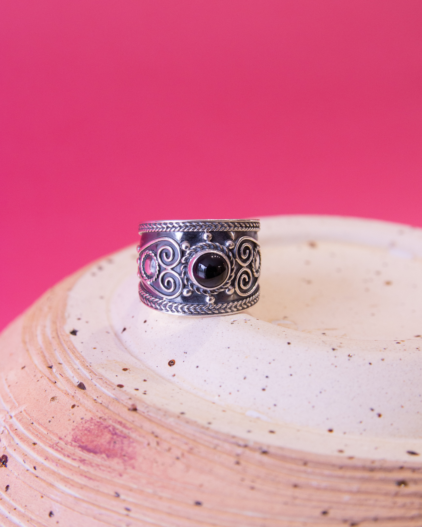 Anillo de plata con obsidiana negra