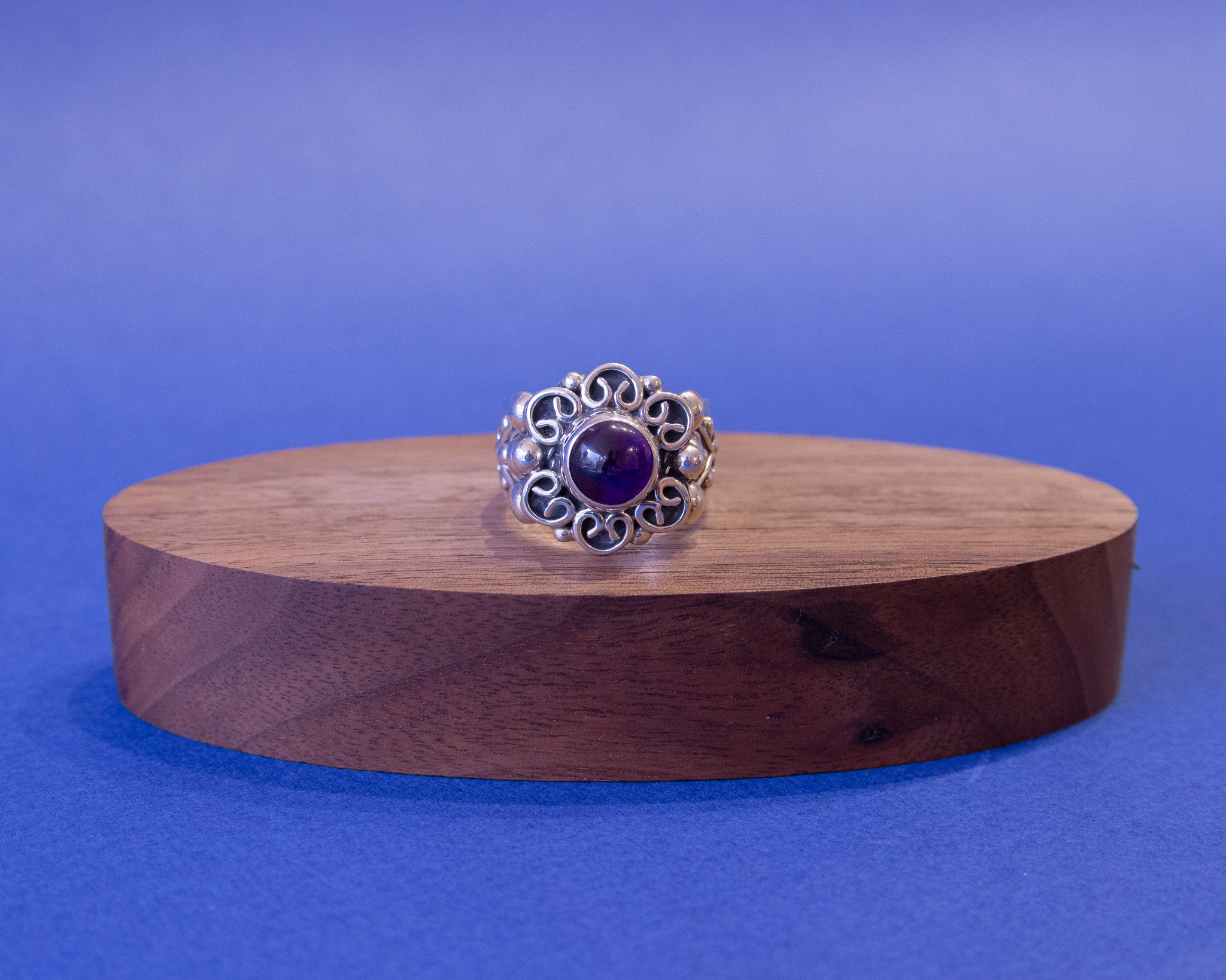 Anillo de plata con cuarzo amatista