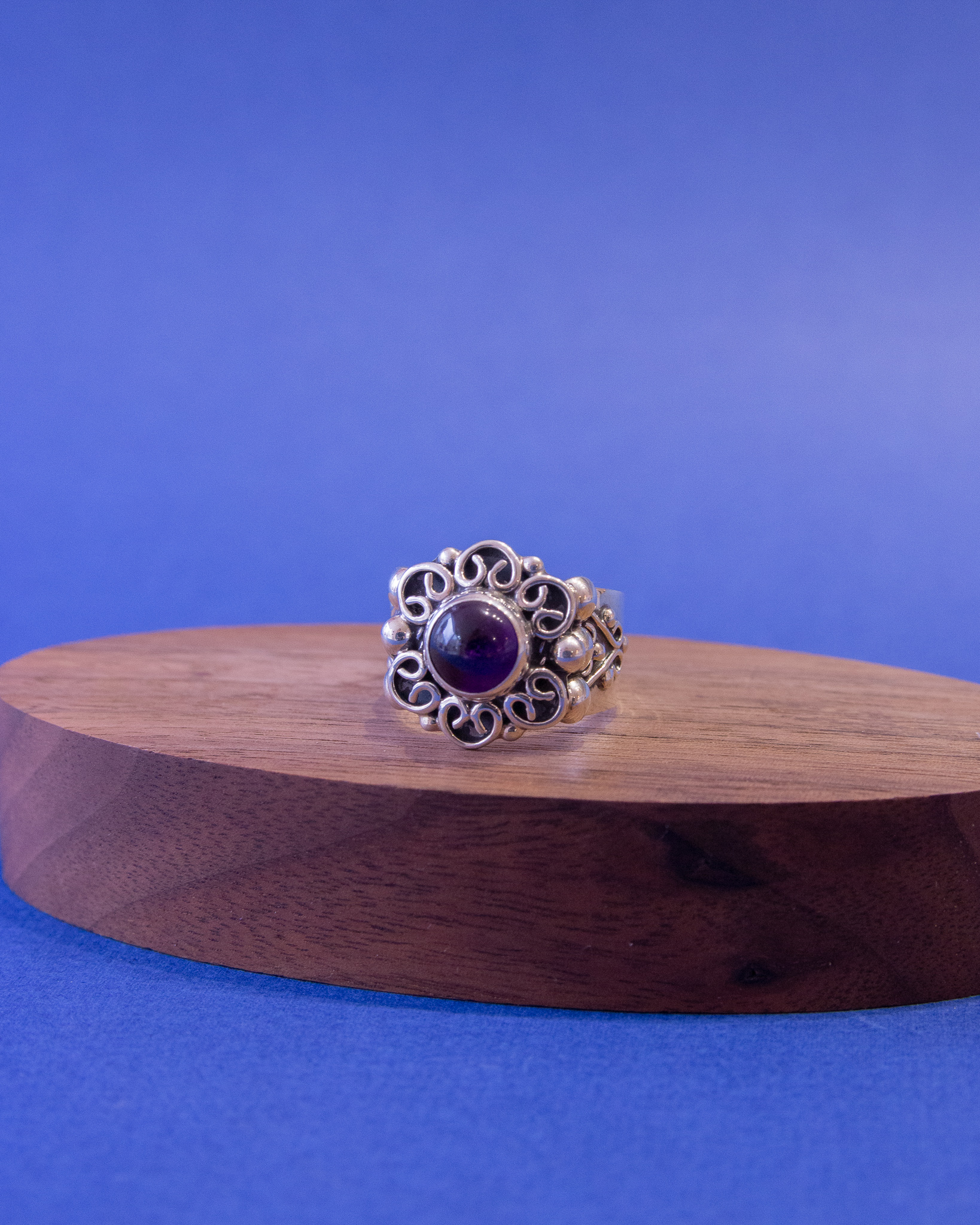 Anillo de plata con cuarzo amatista