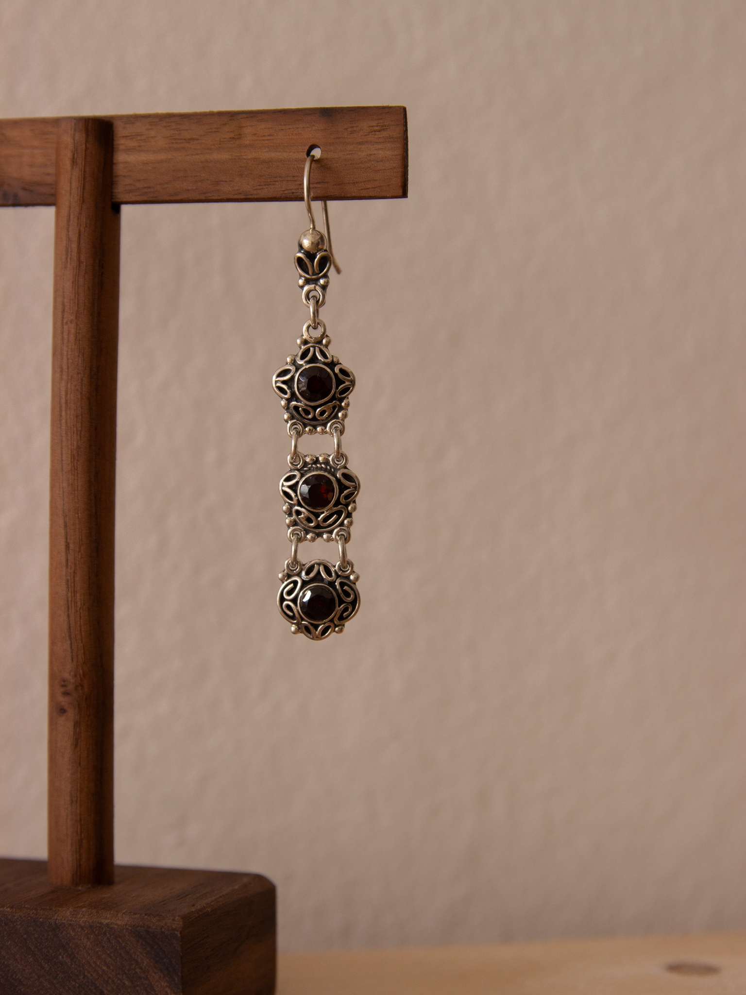 Juego de pendientes y colgante con granates