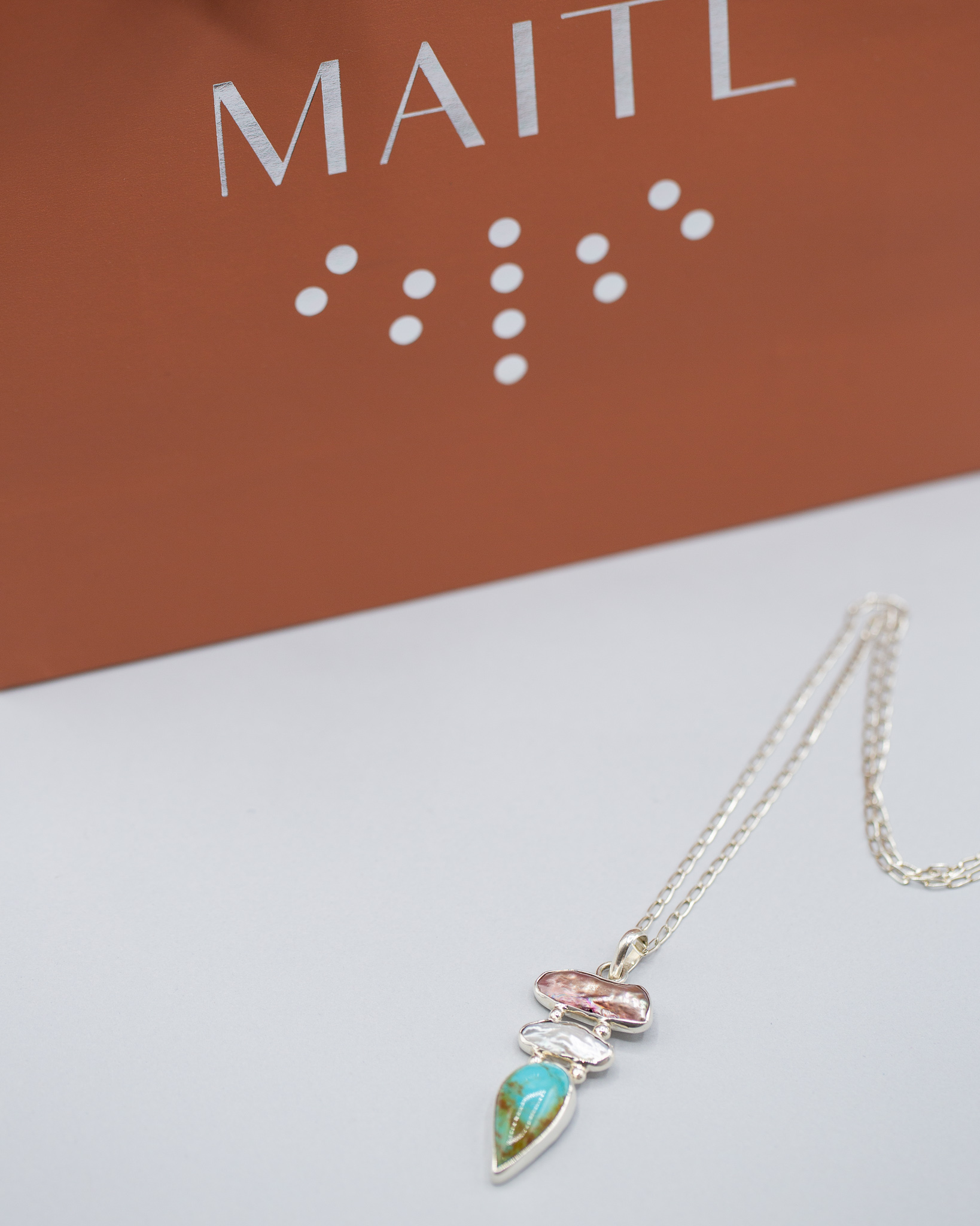 Colgante de plata con perlas y turquesa