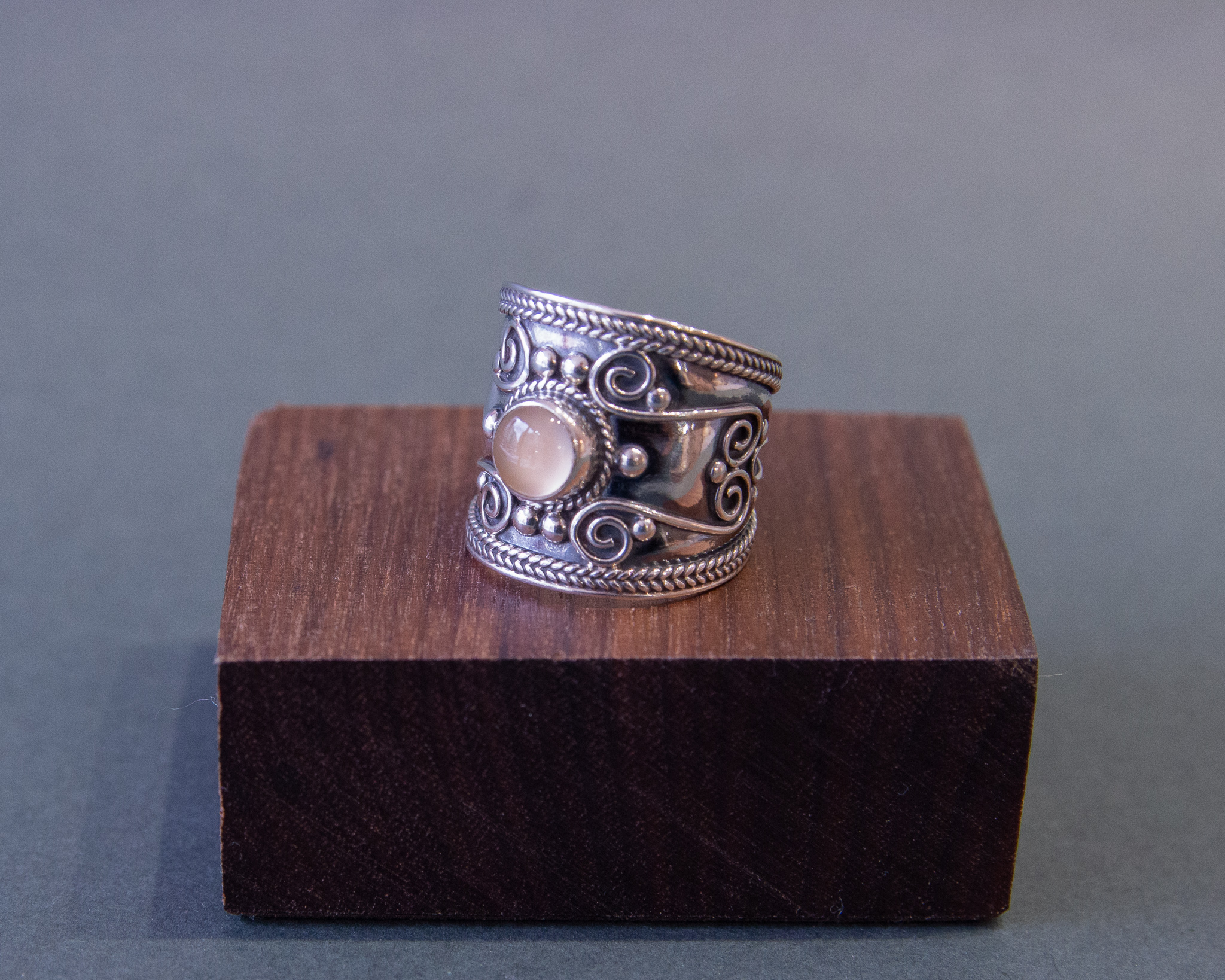 Anillo de plata con ojo de gato natural