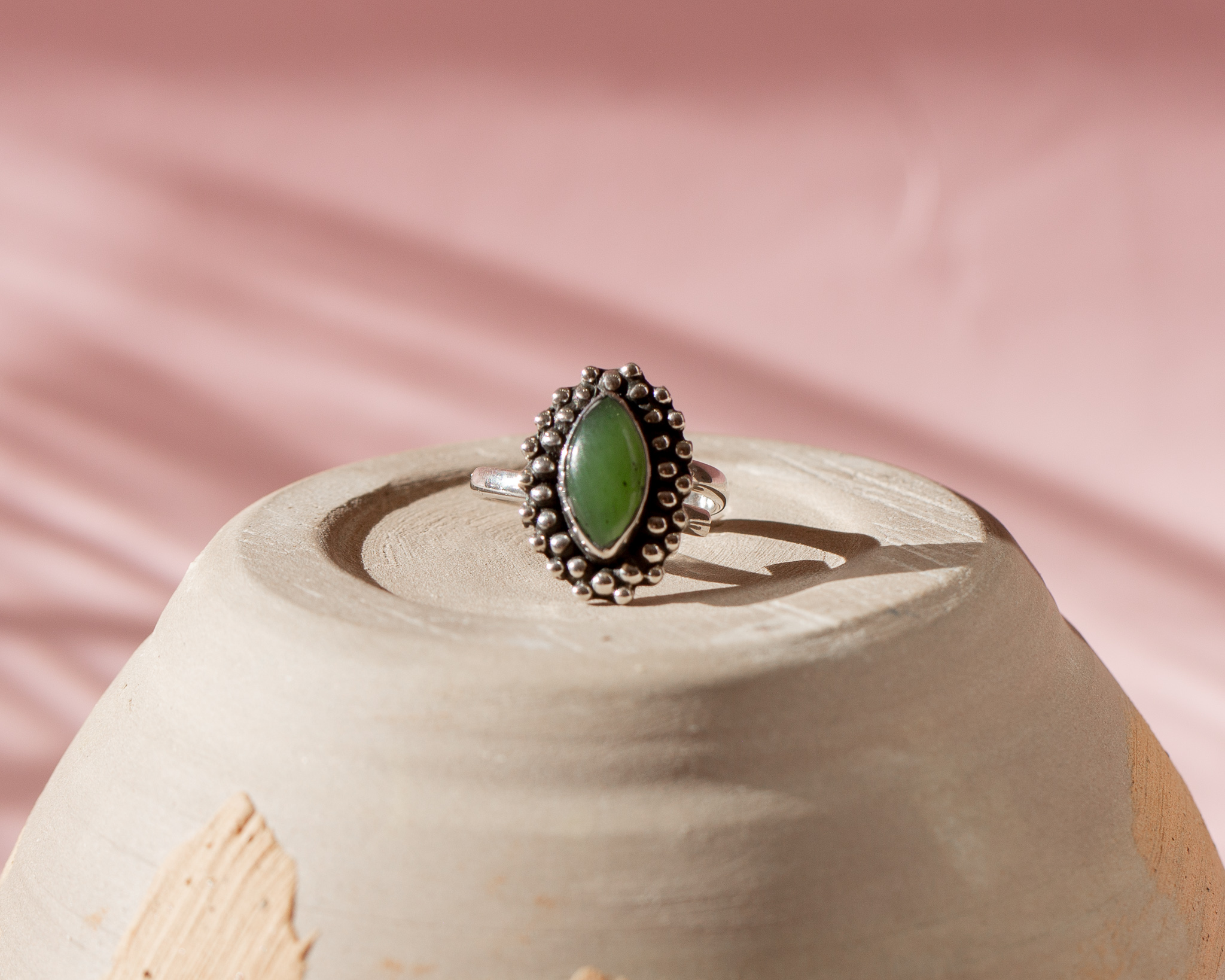 Anillo de plata con jadeita