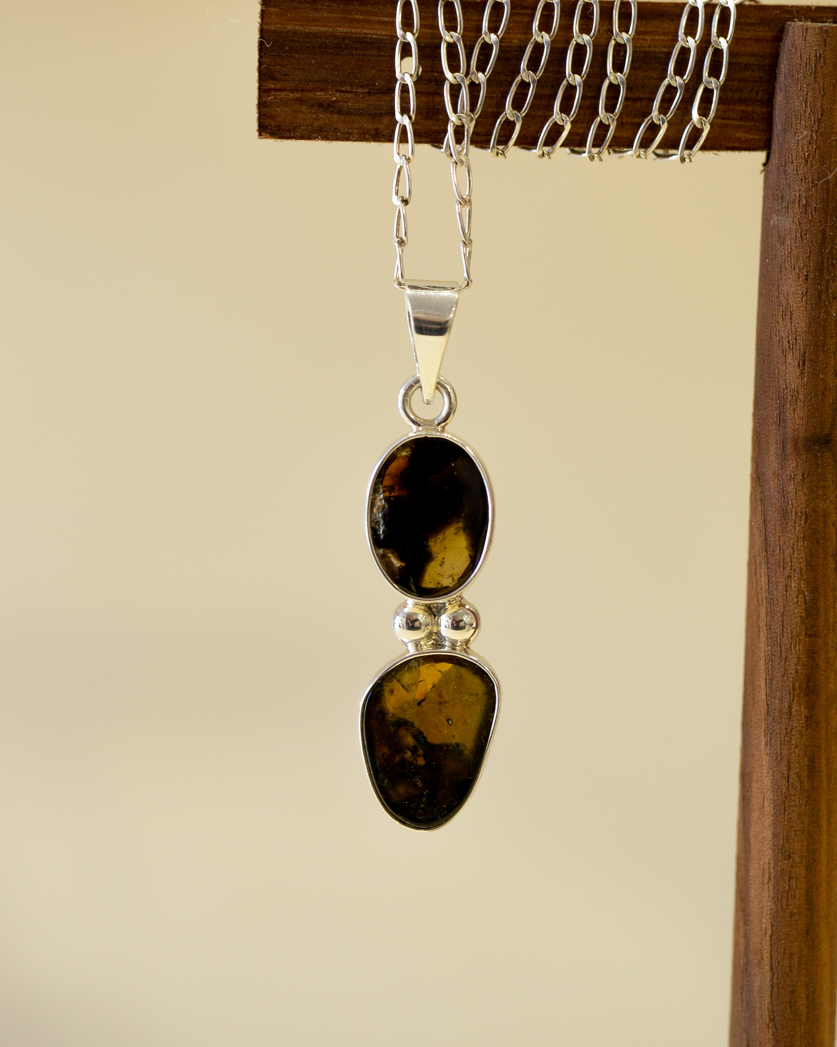 Colgante de plata con un par turmalinas