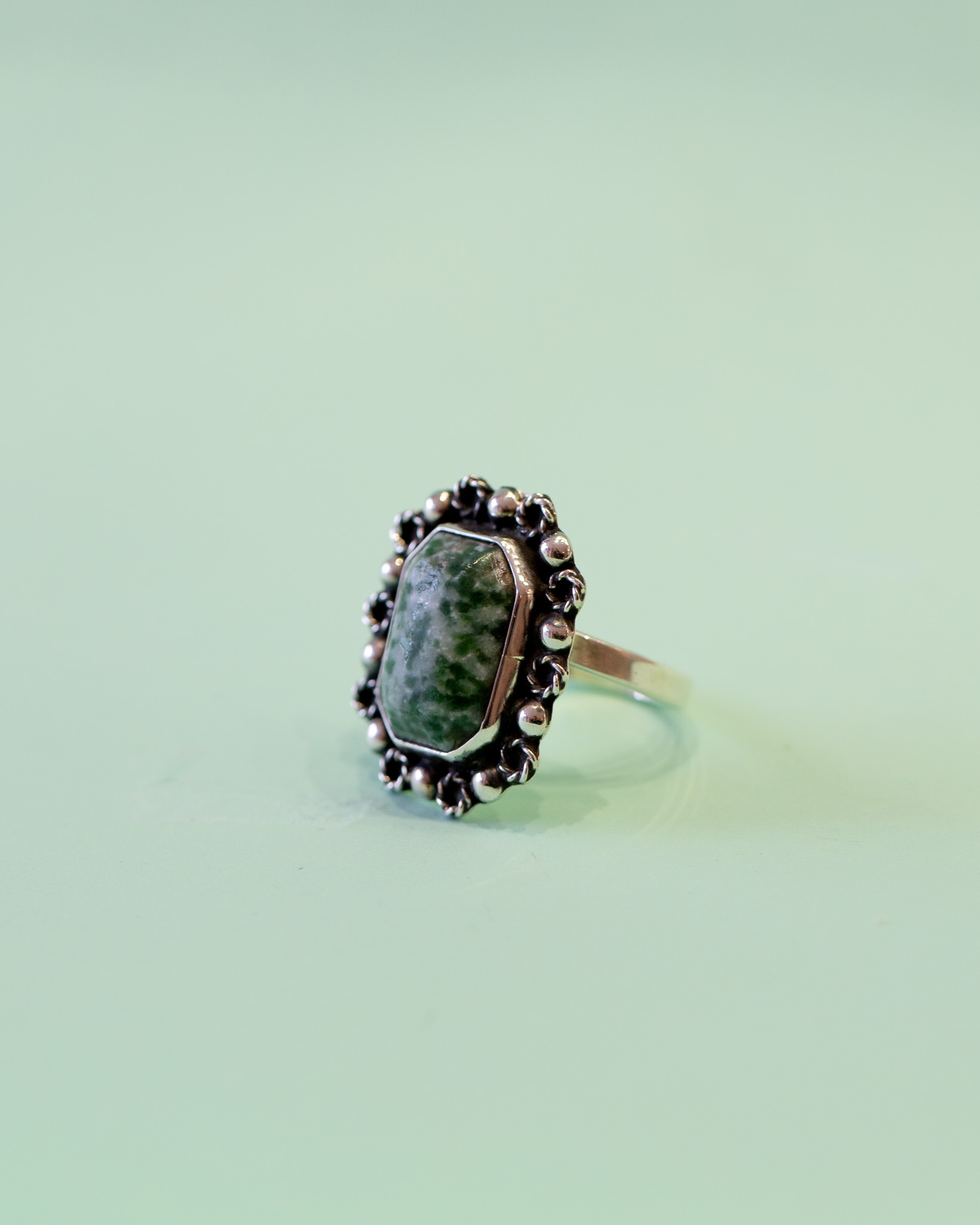 Anillo de plata con jade