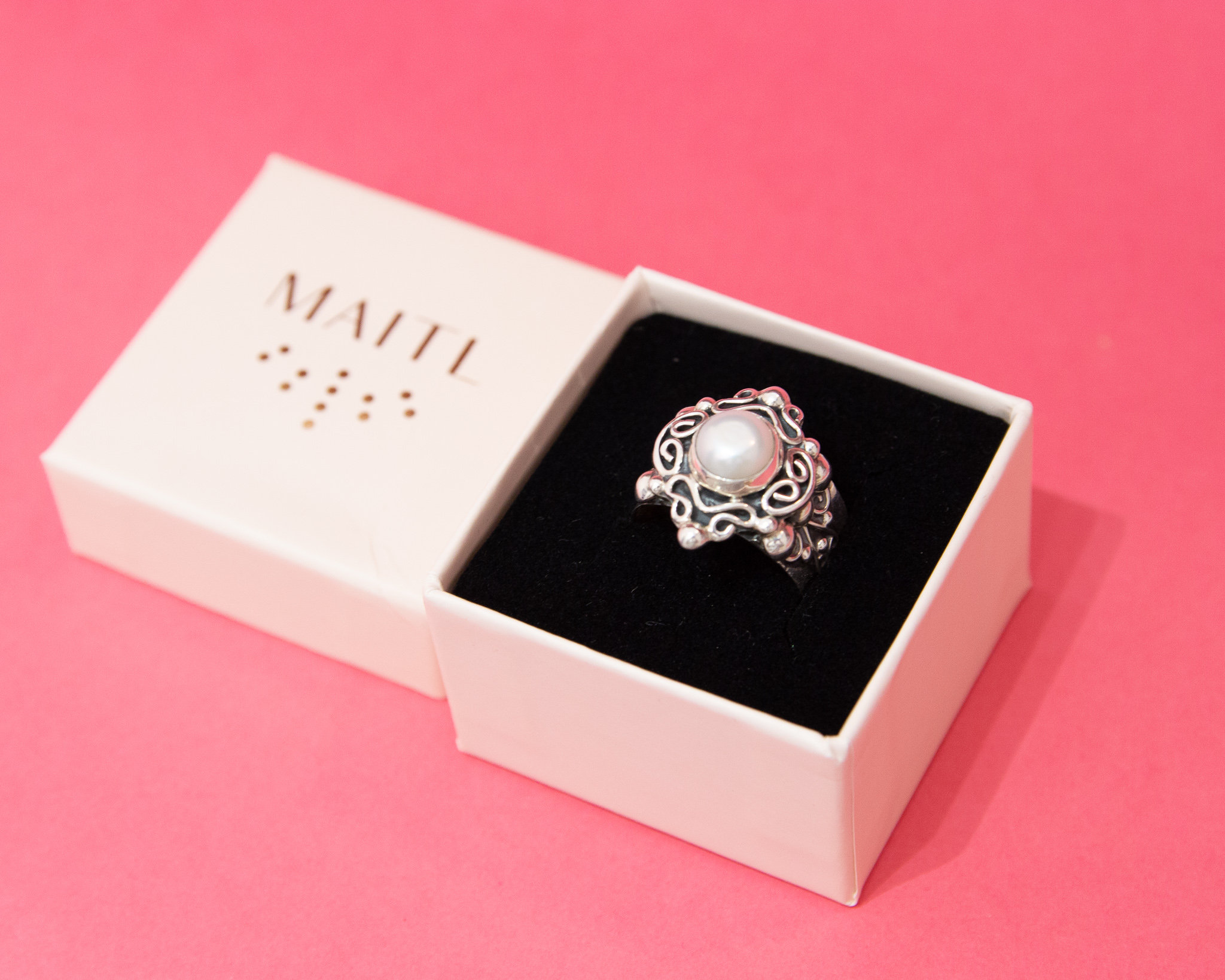 Anillo de plata con perla