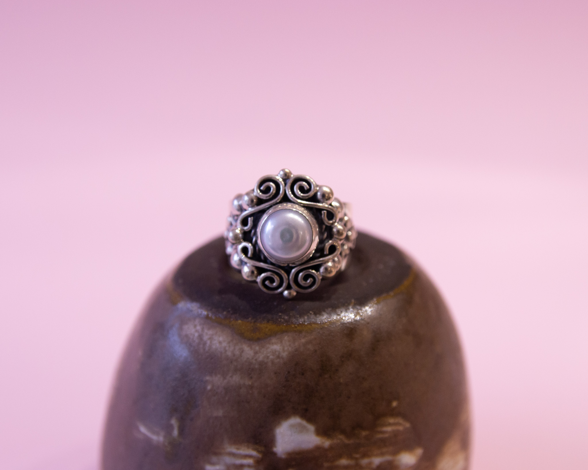 Anillo de plata con perla