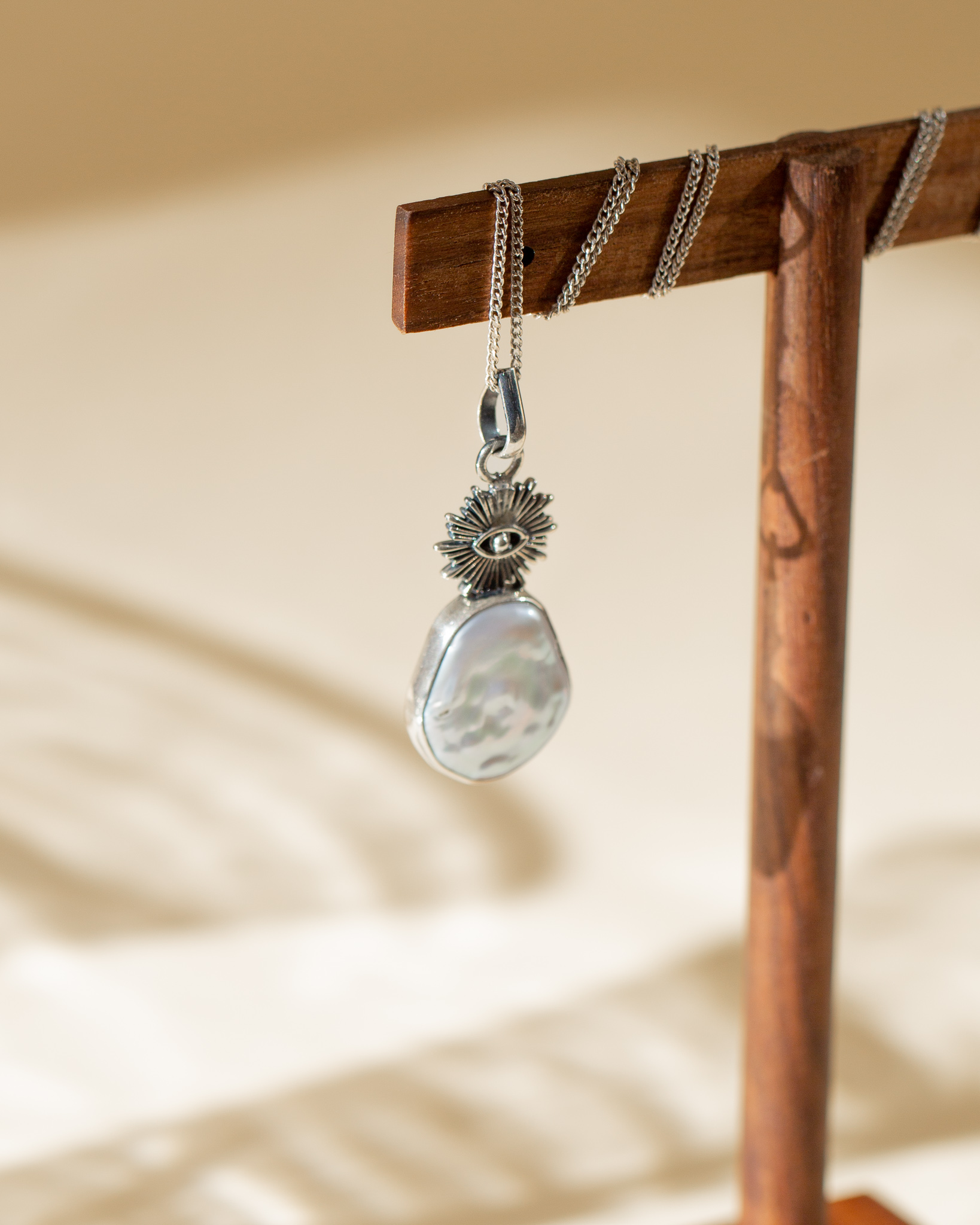 Colgante de plata con madreperla