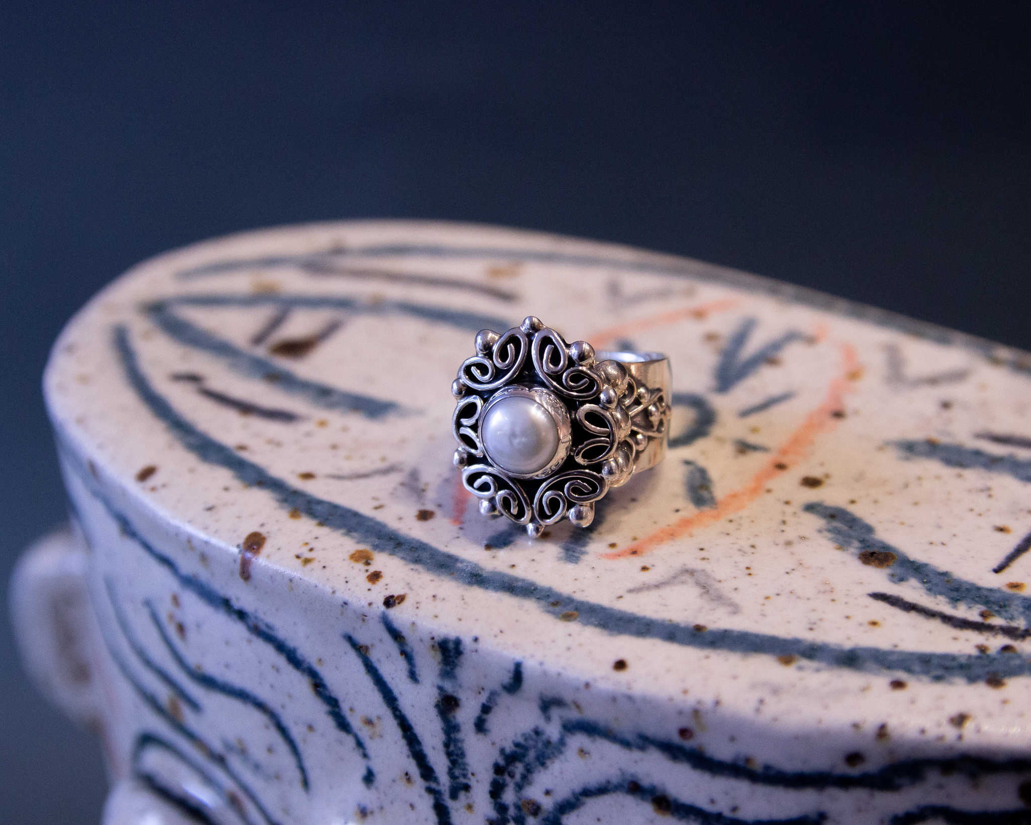 Anillo de plata con perla