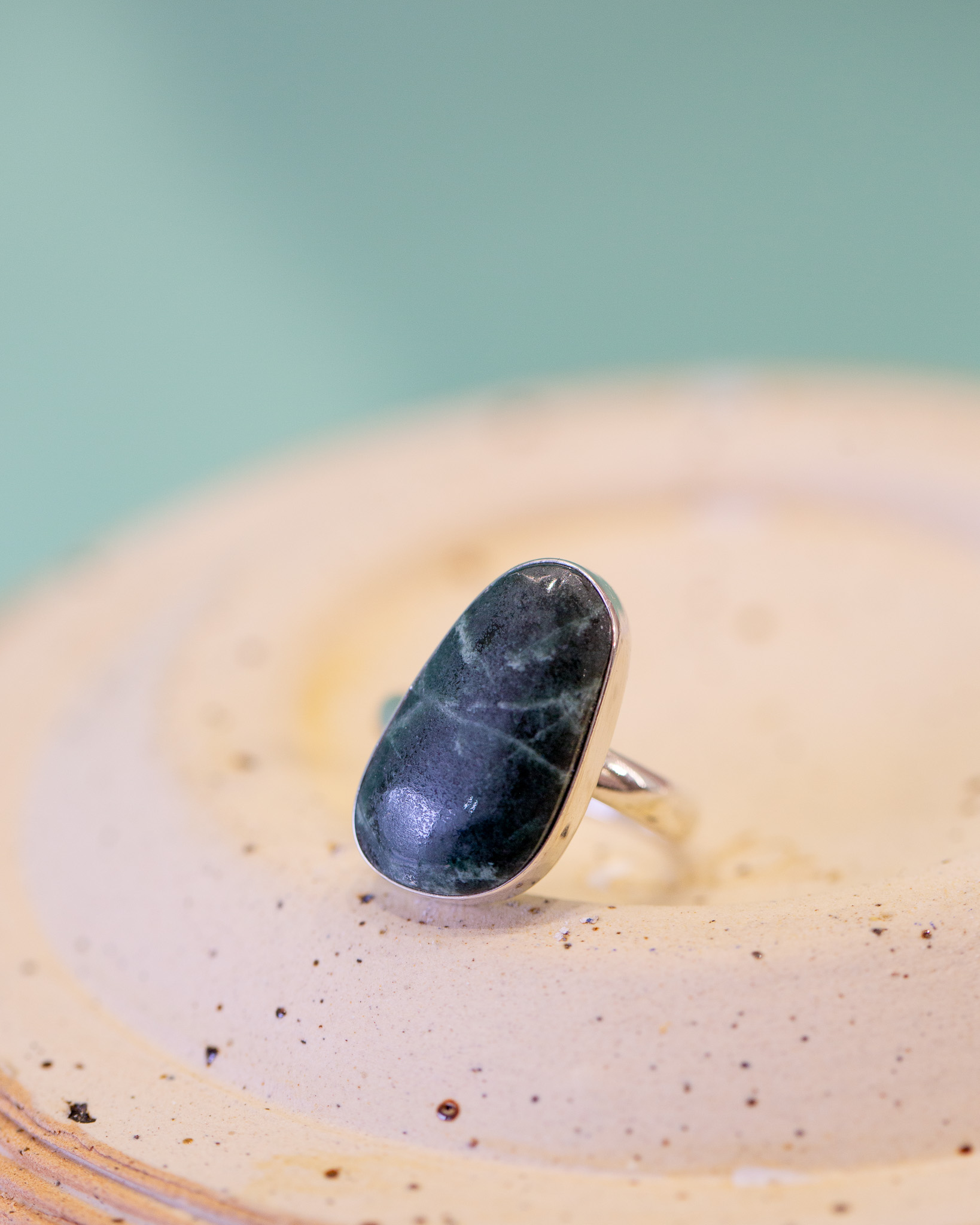 Anillo ajustable de plata con jade