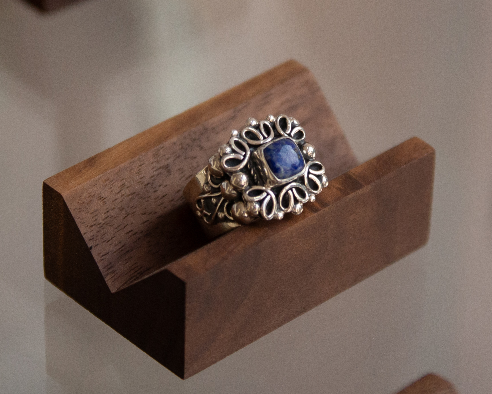Anillo de plata con lapislázuli 