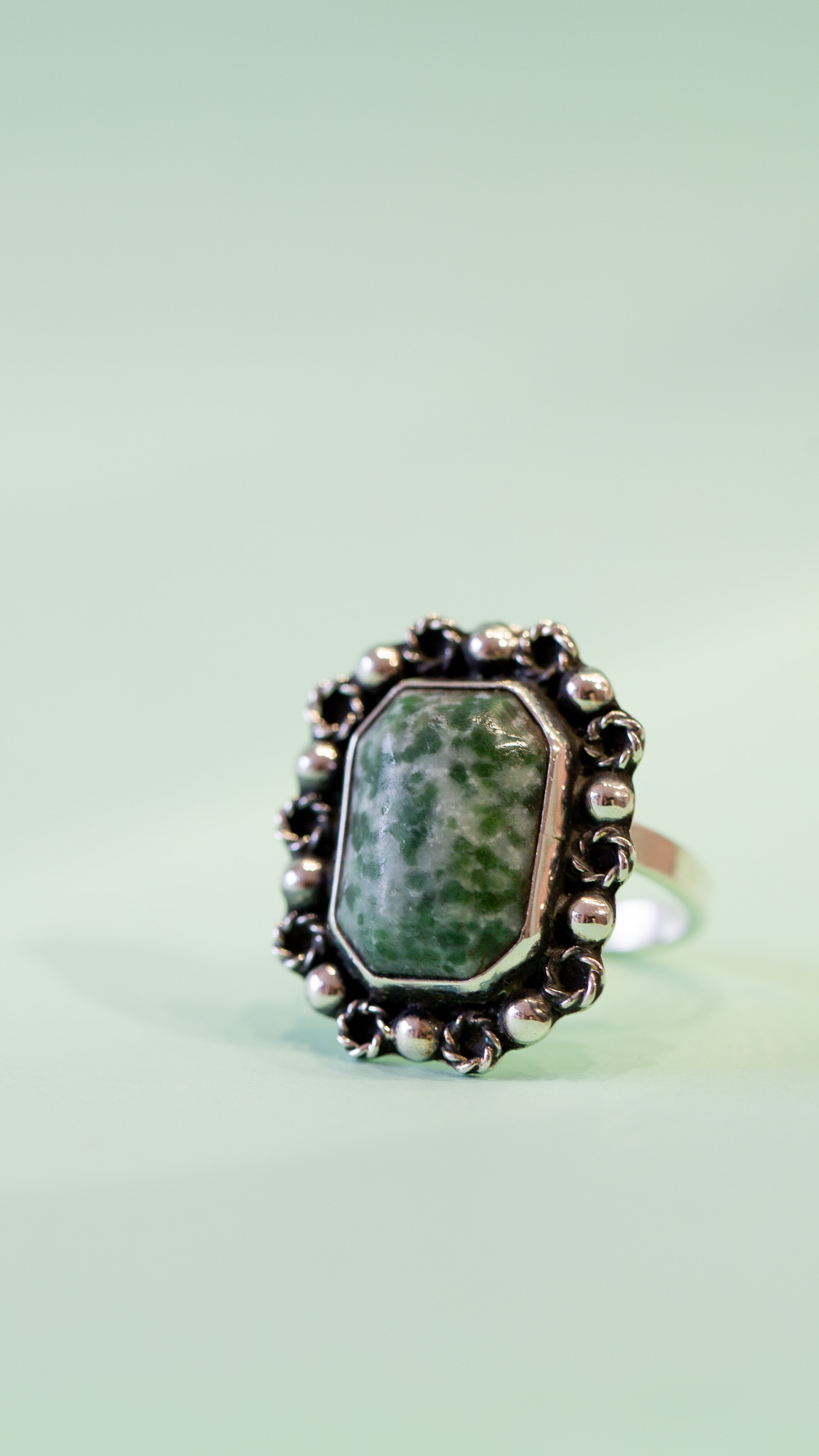 Anillo de plata con jade