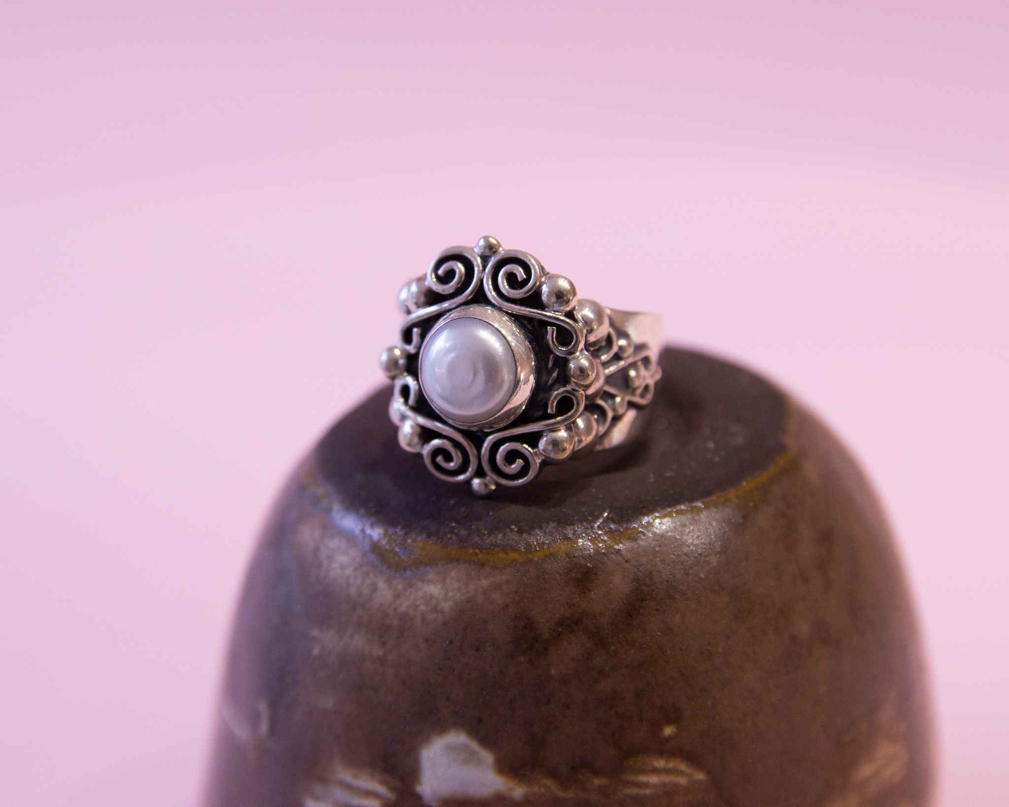 Anillo de plata con perla