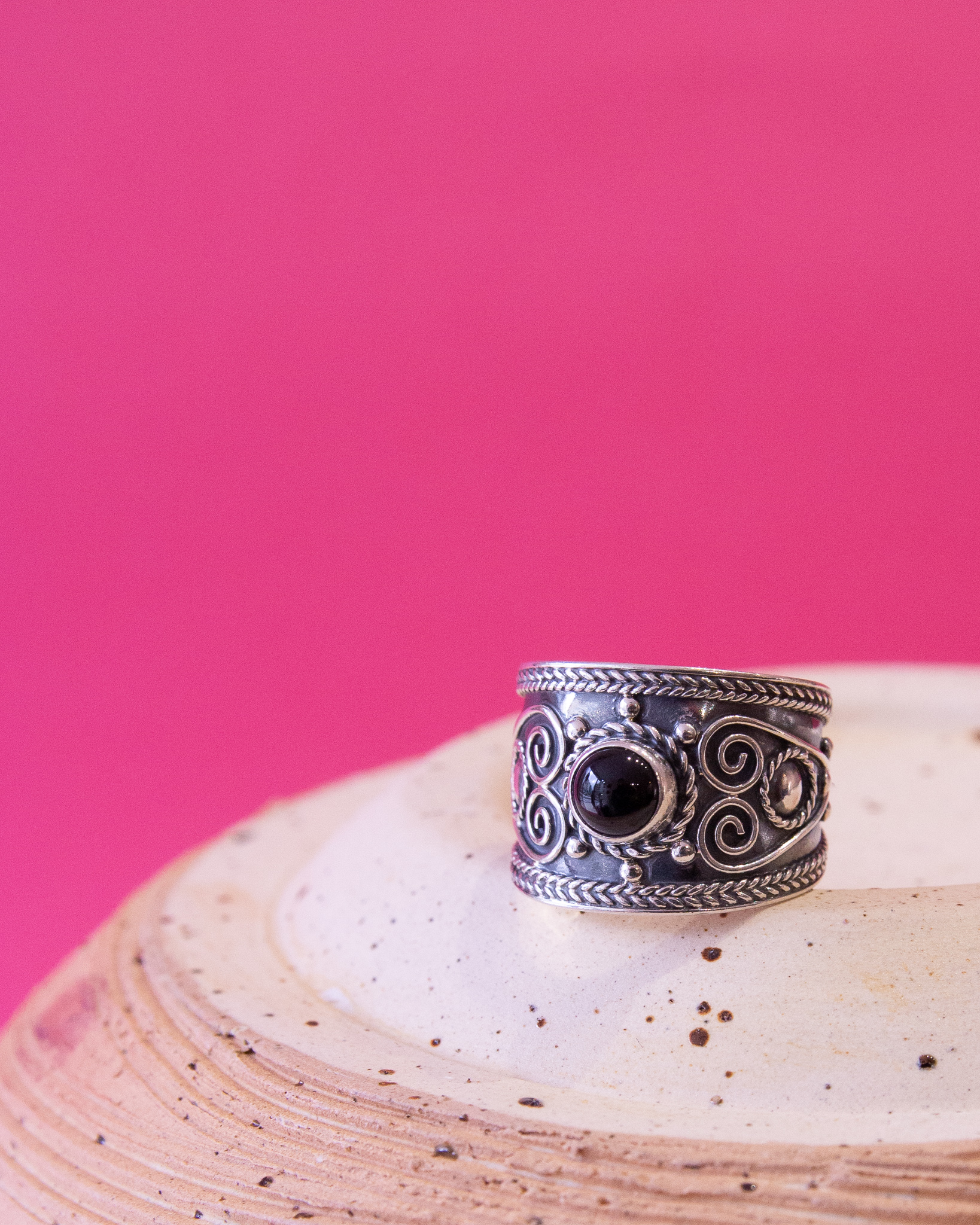 Anillo de plata con obsidiana negra