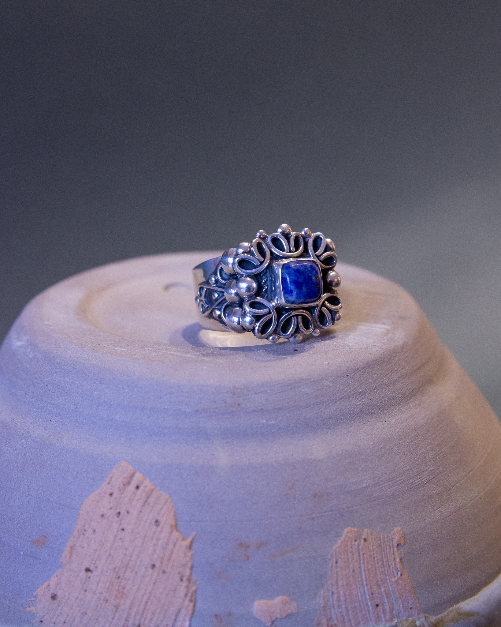 Anillo de plata con lapislázuli