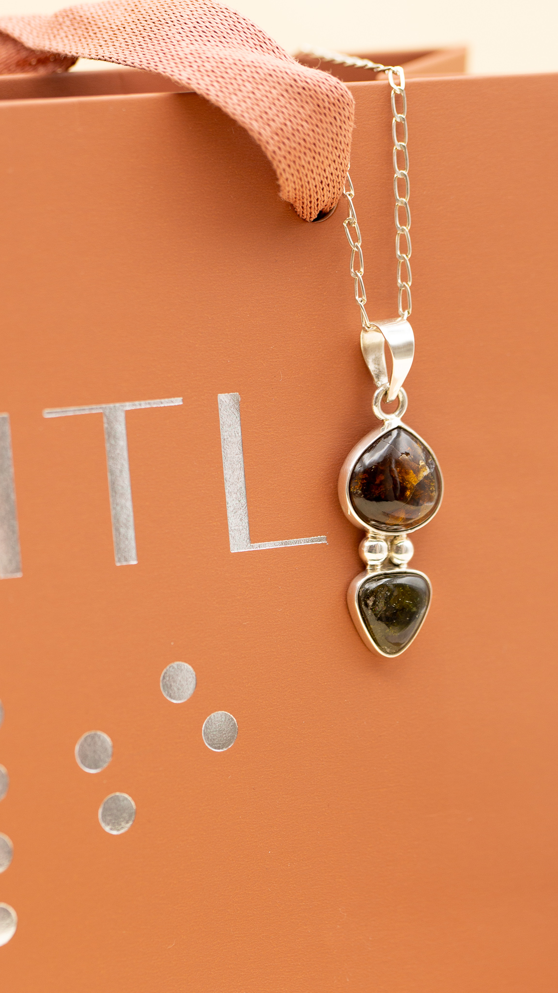 Colgante de plata con dos turmalinas