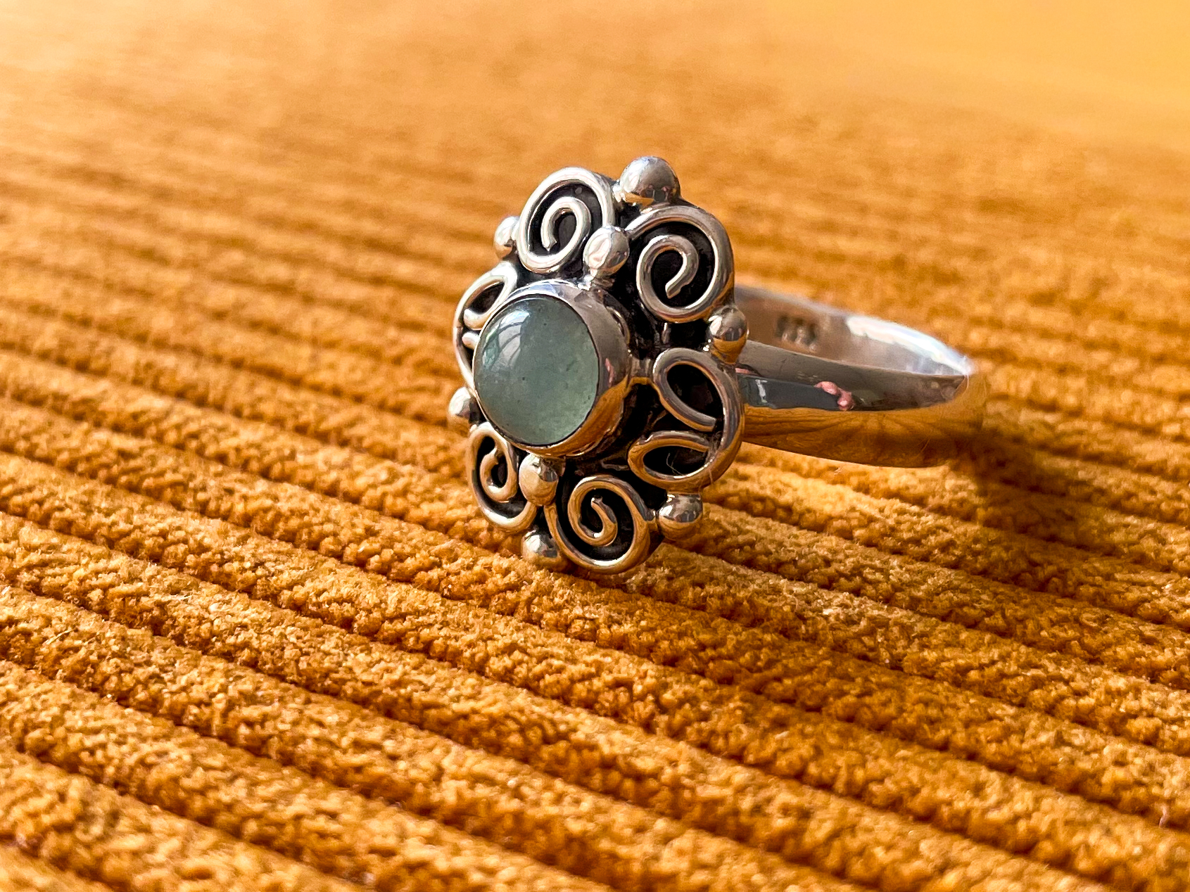 Anillo de plata con aventurina verde