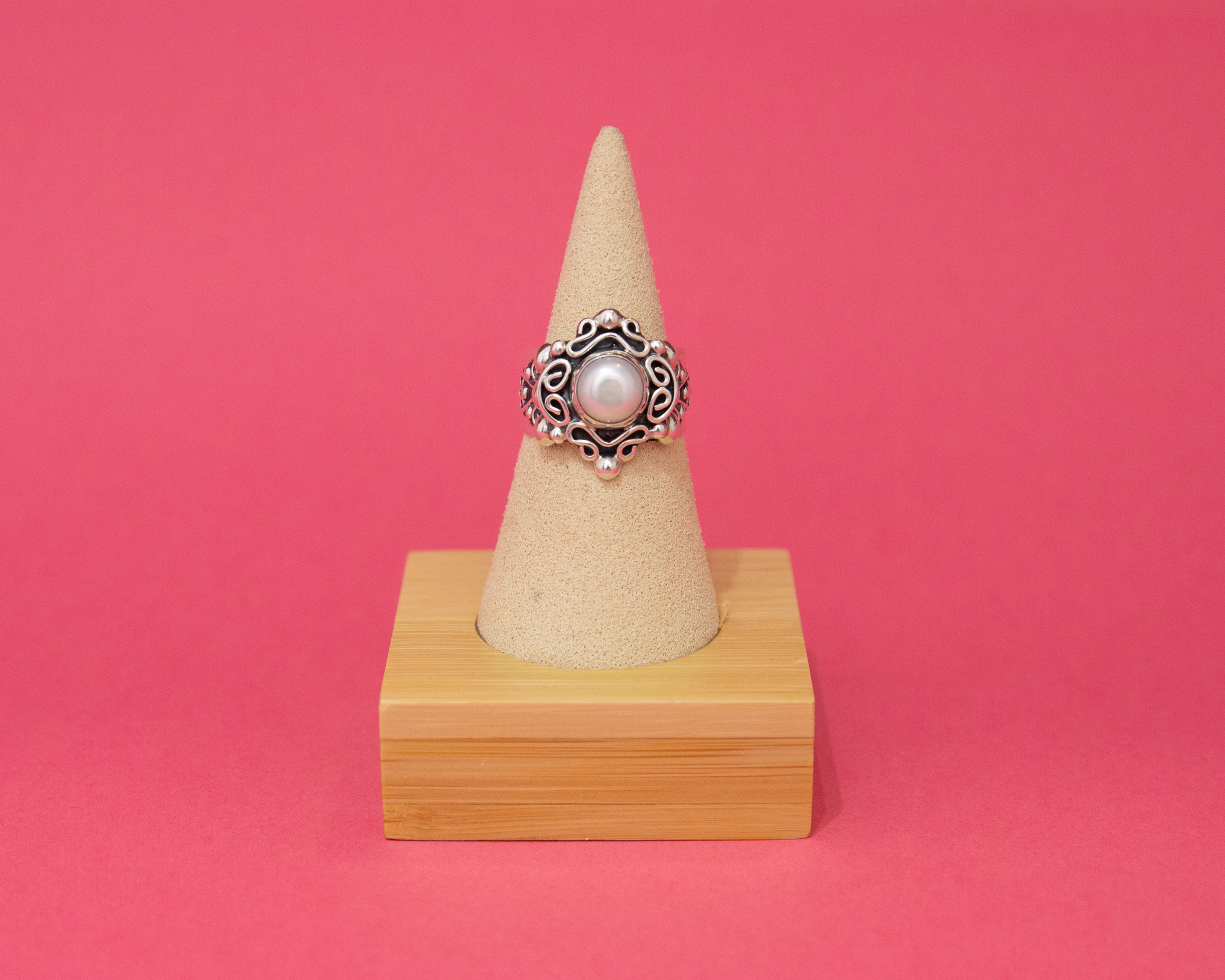Anillo de plata con perla