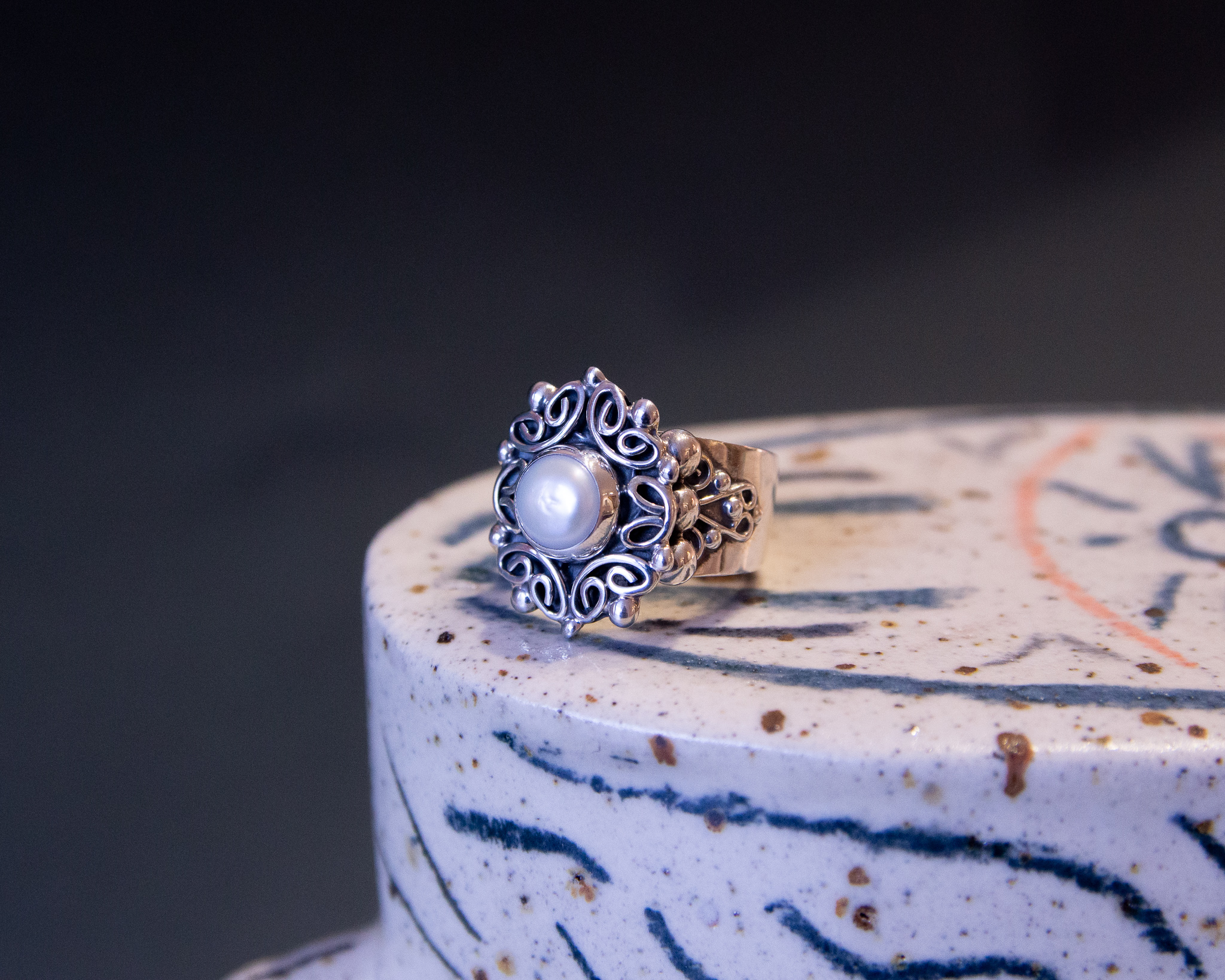 Anillo de plata con perla