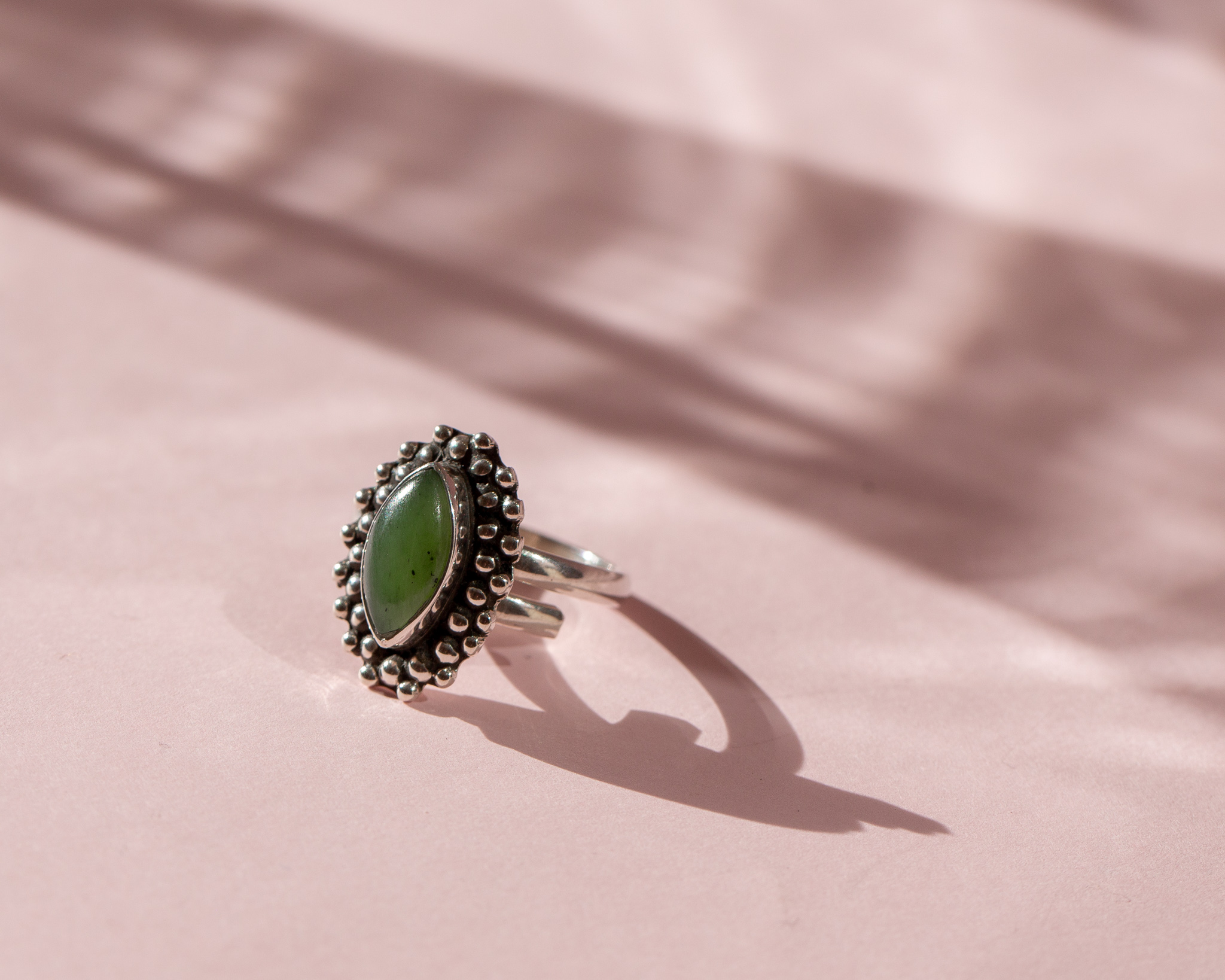Anillo de plata con jadeita