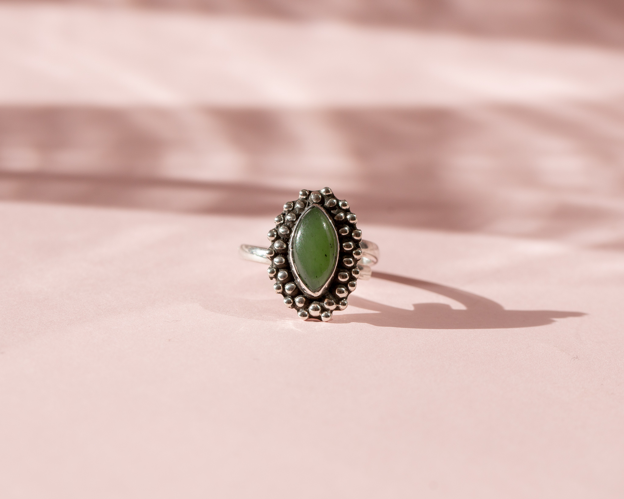 Anillo de plata con jadeita