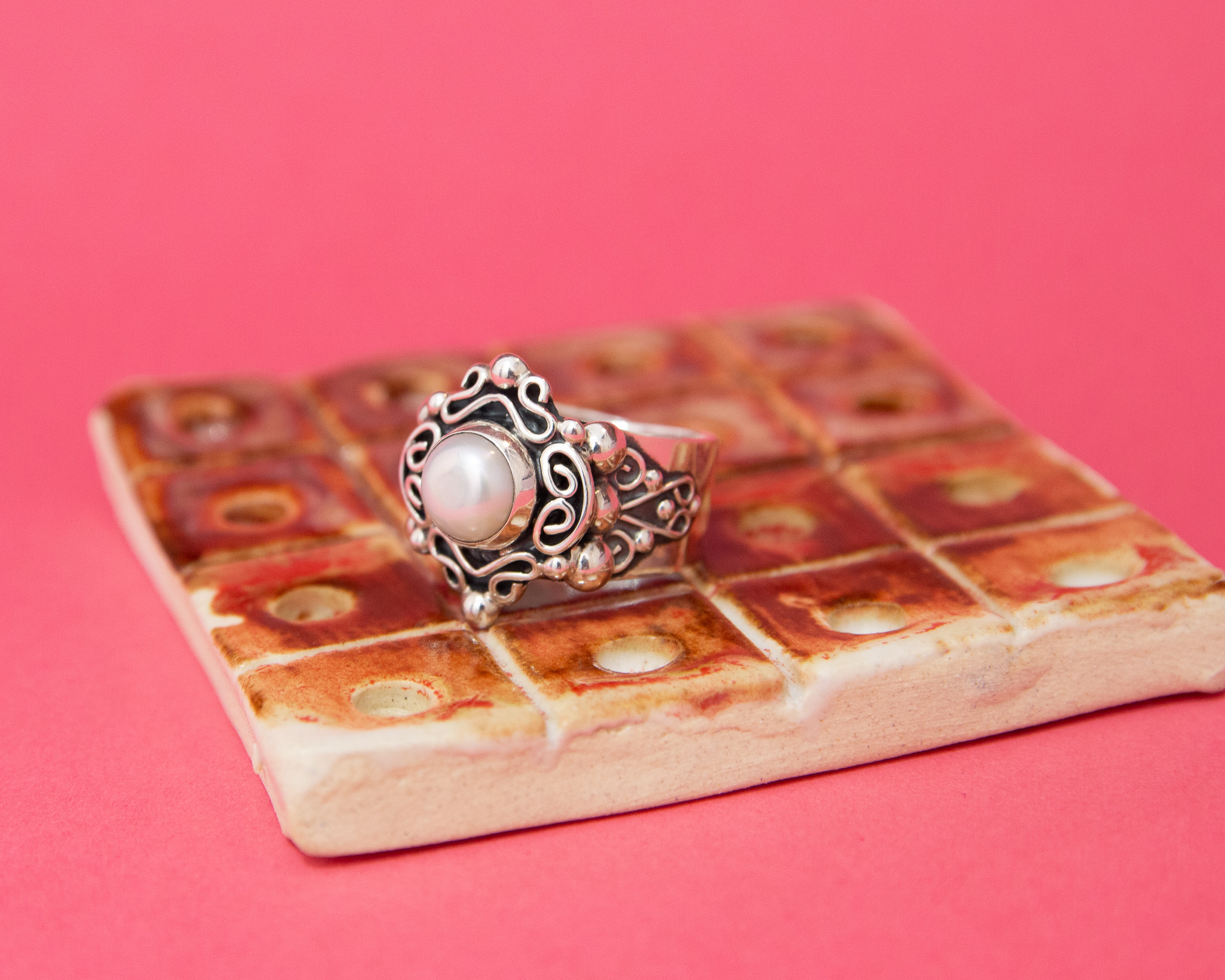 Anillo de plata con perla