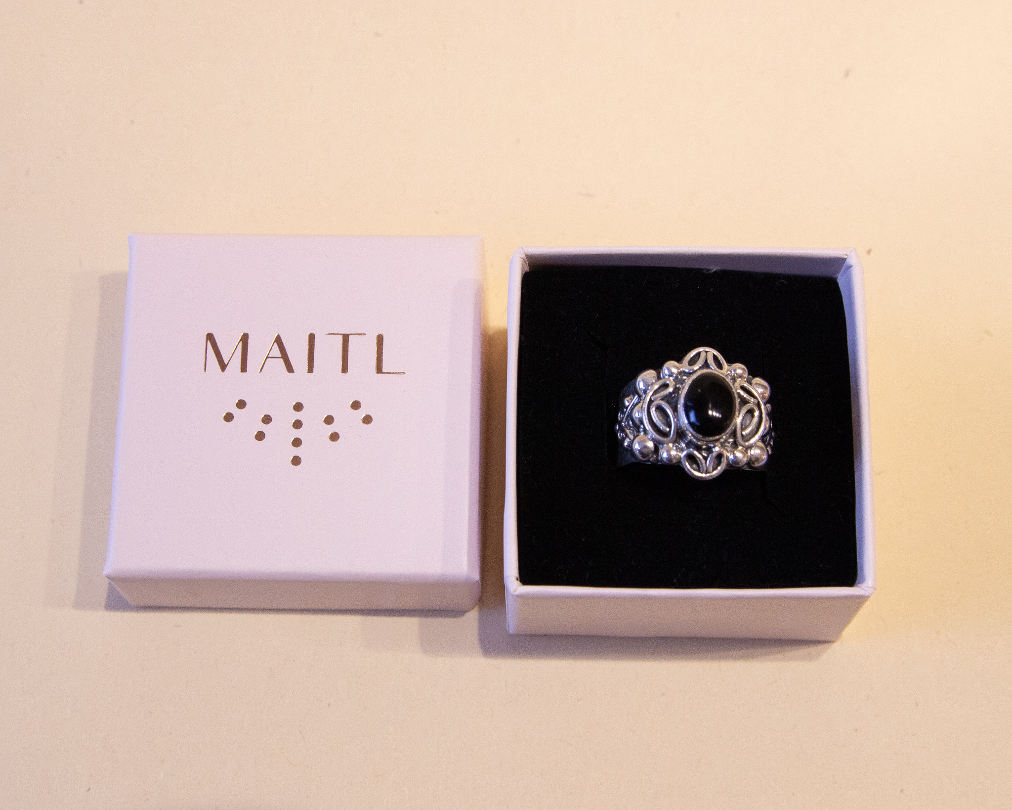 Anillo de plata con obsidiana negra