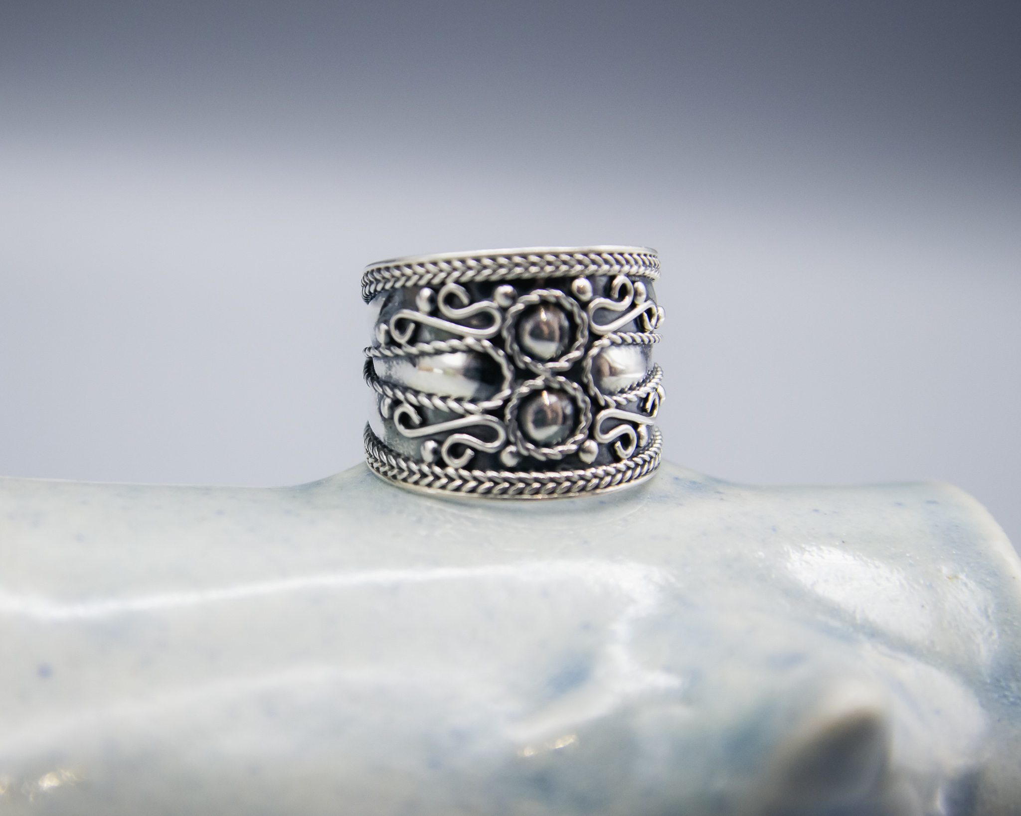 Anillo de plata barroco ancho