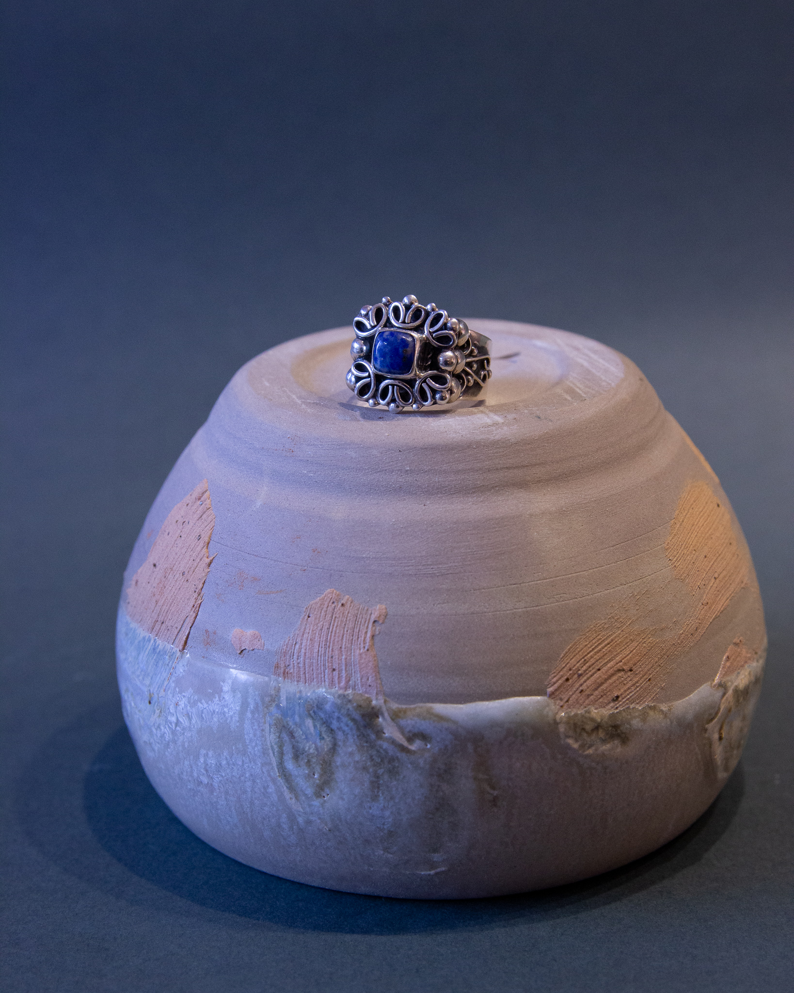 Anillo de plata con lapislázuli