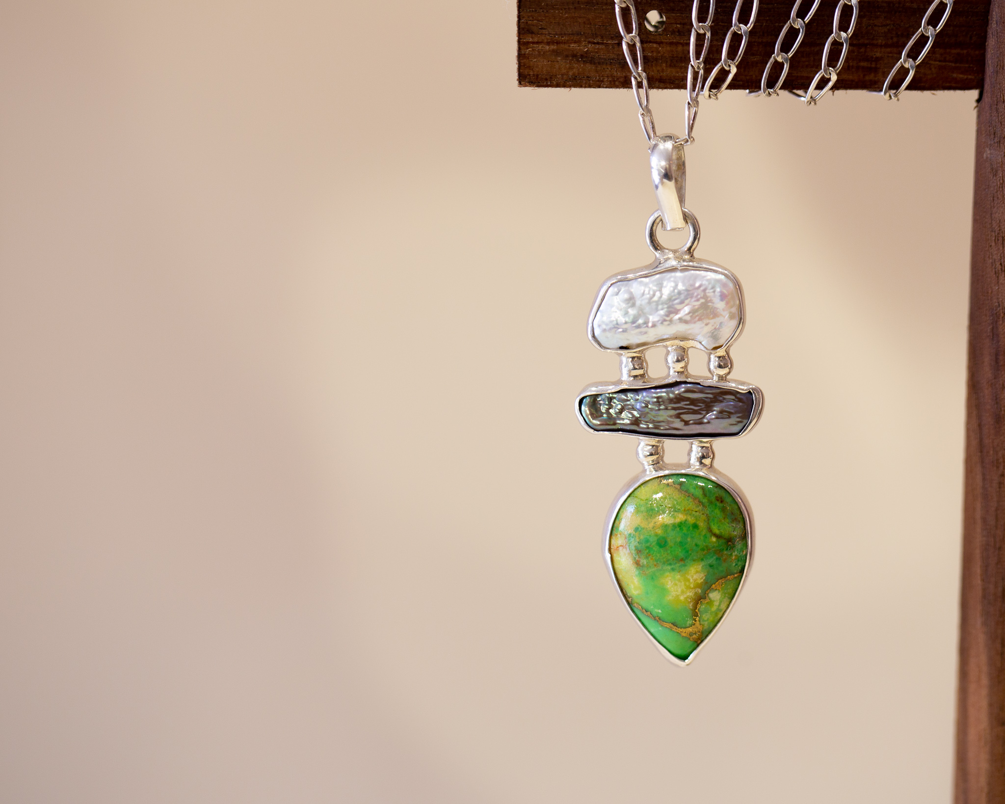 Colgante de plata con perlas y turquesa