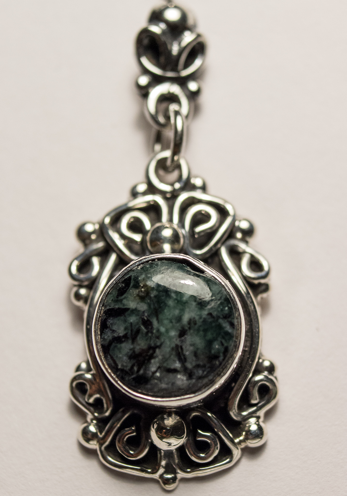 Set de pendientes y colgante con Jade