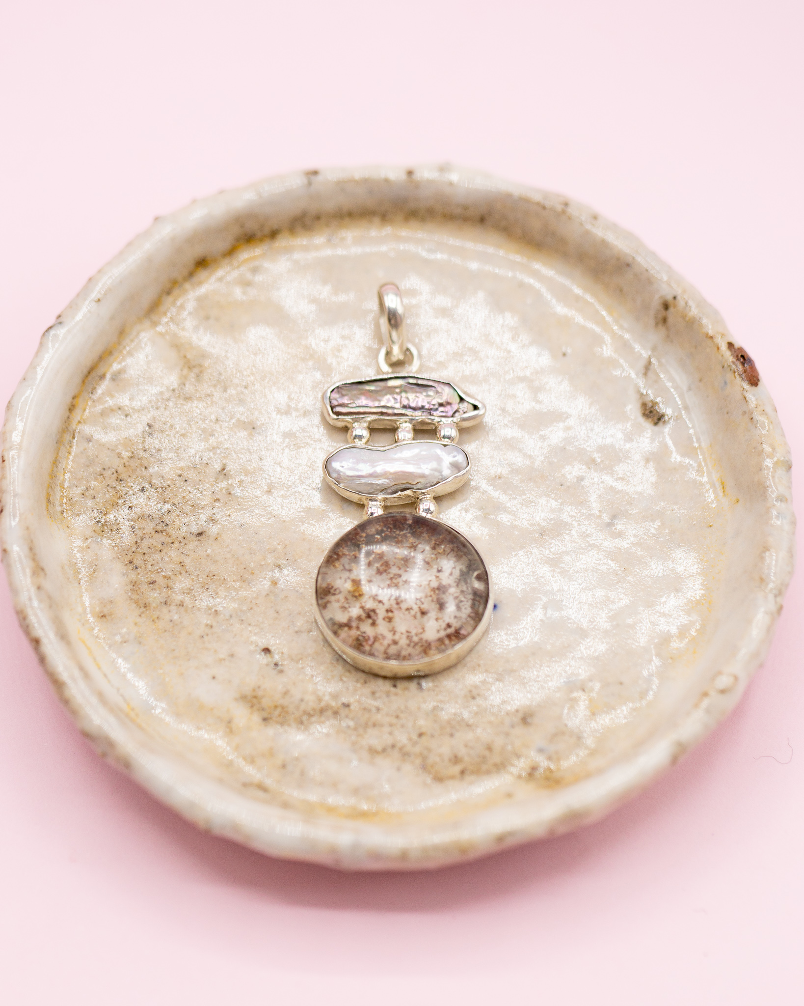 Colgante de plata con perlas y cuarzo