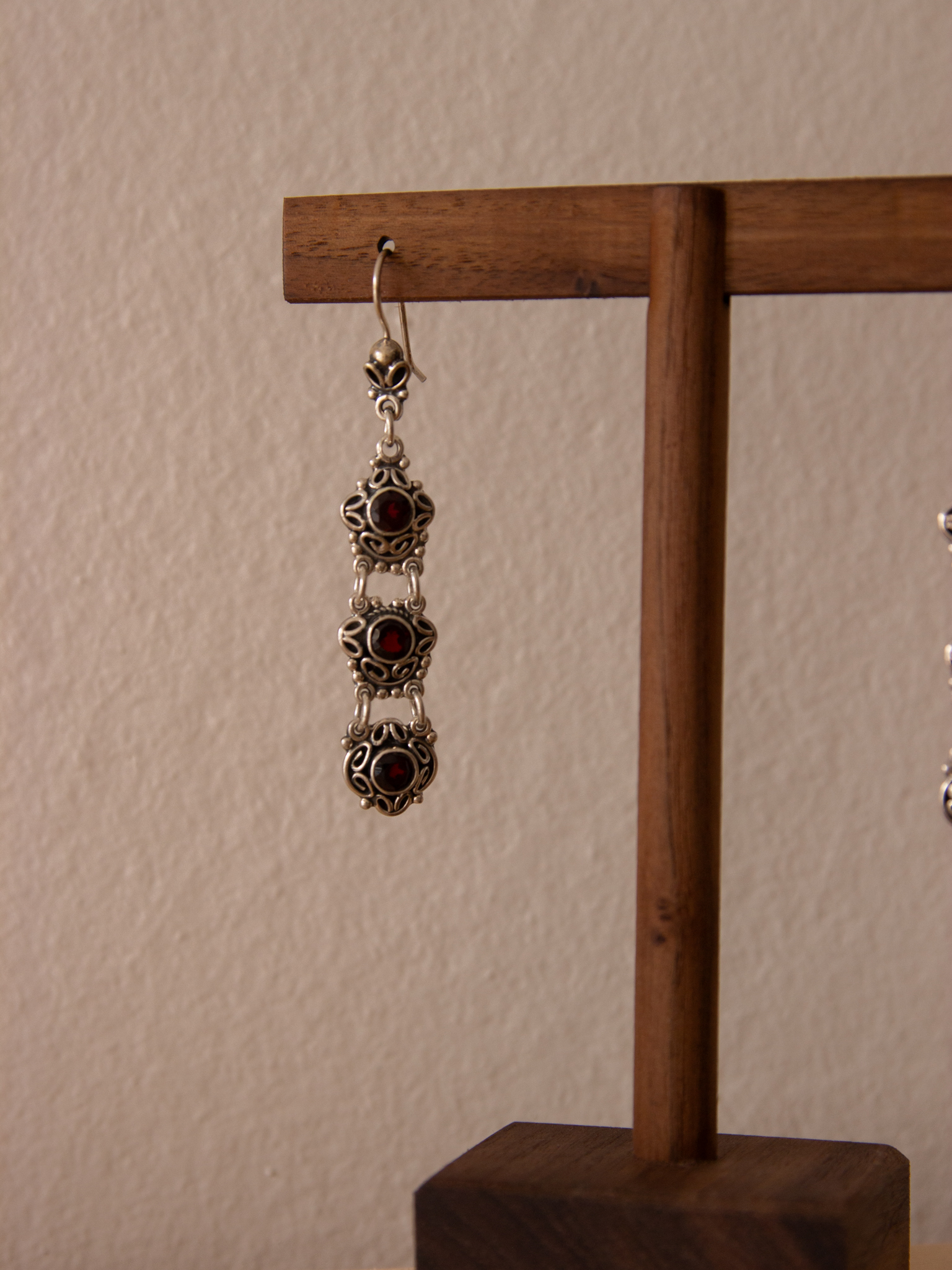 Juego de pendientes y colgante con granates