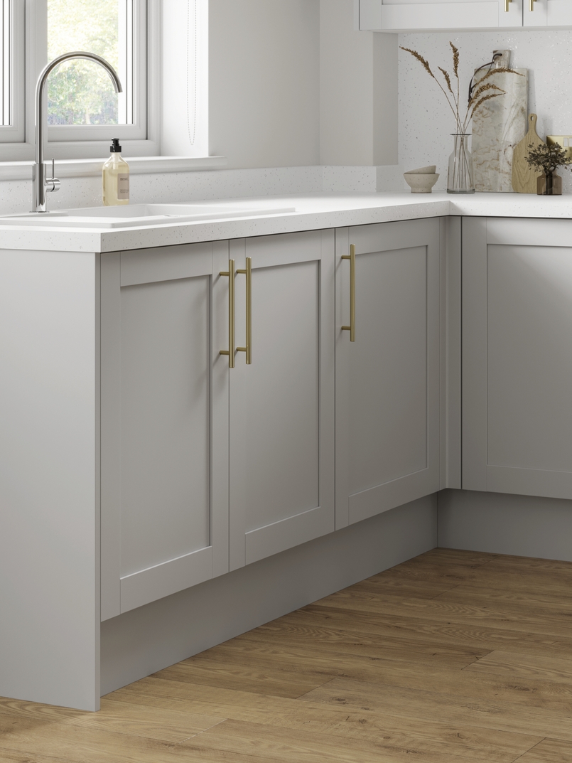 Cuisine d'exposition portes à cadre gris et laiton -70%