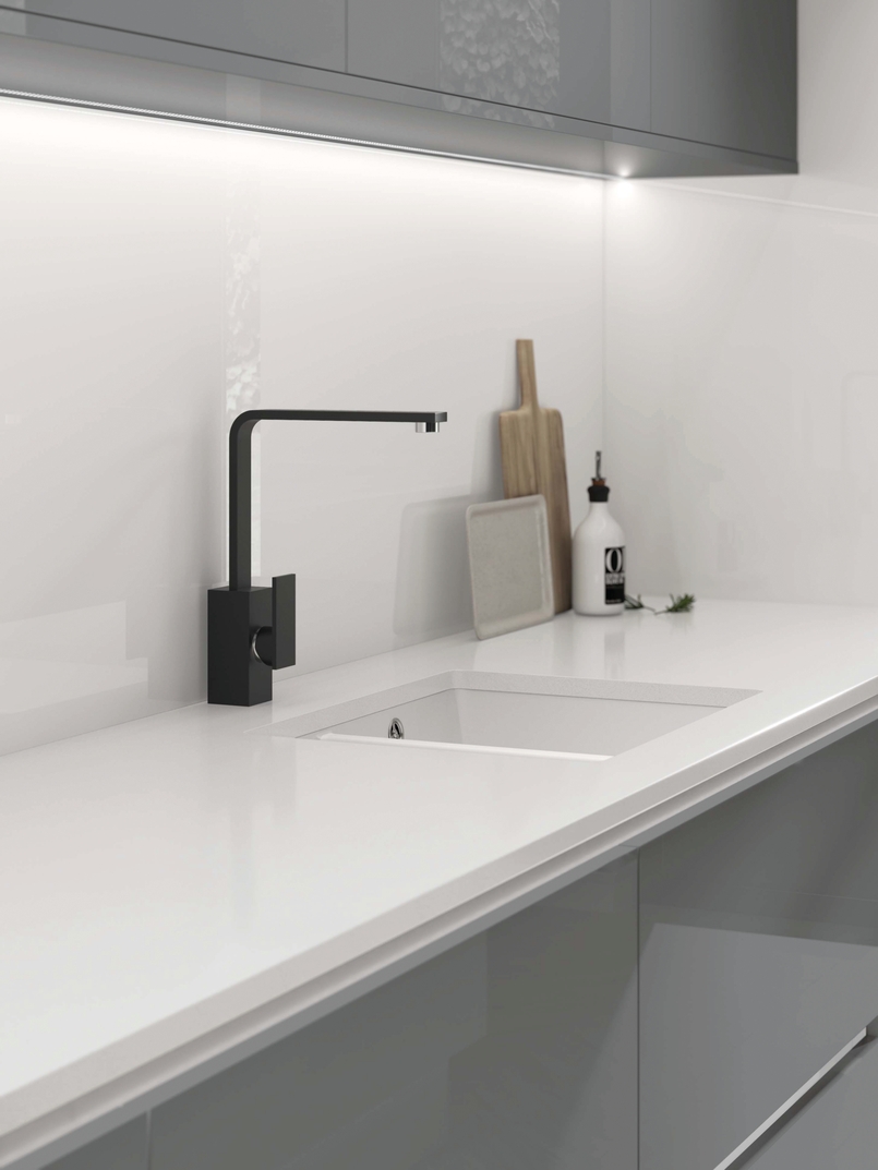 Cuisine d'exposition grise avec îlot central XXL -70%