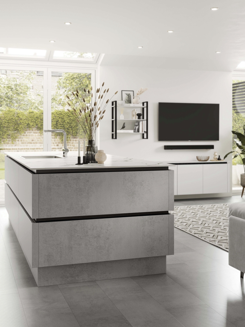 Cuisine d'exposition avec îlot central XXL ciment et blanc -70%