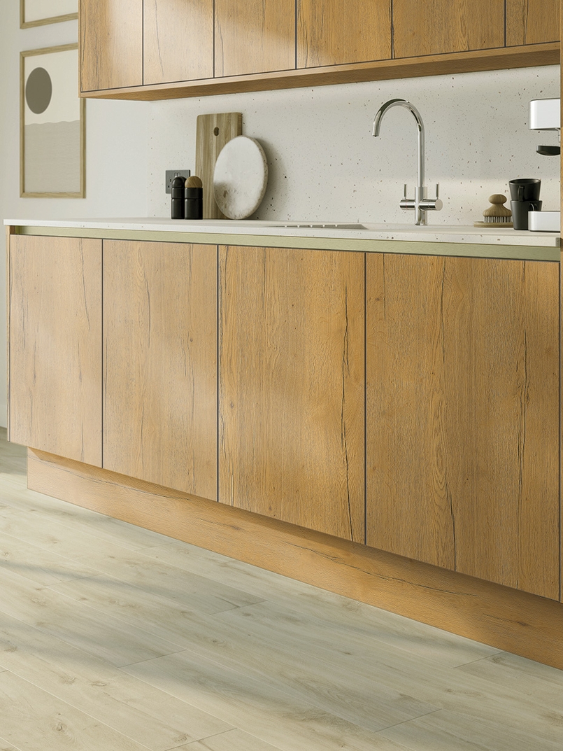 Cuisine d'exposition avec îlot chêne naturel -70%