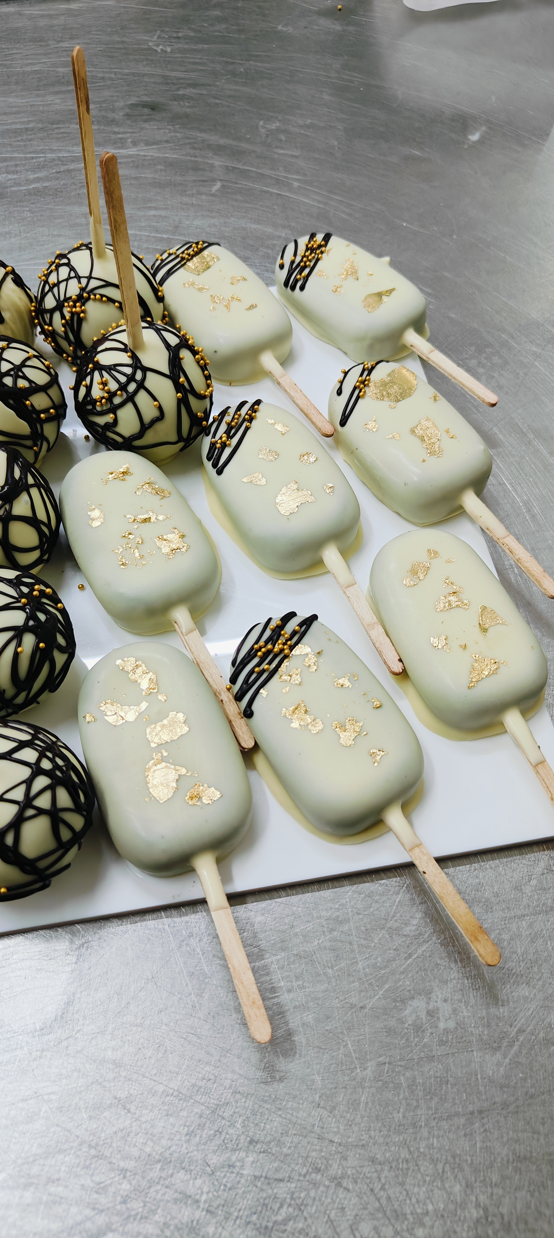 Gourmet White Chocolate Cake Popsicles