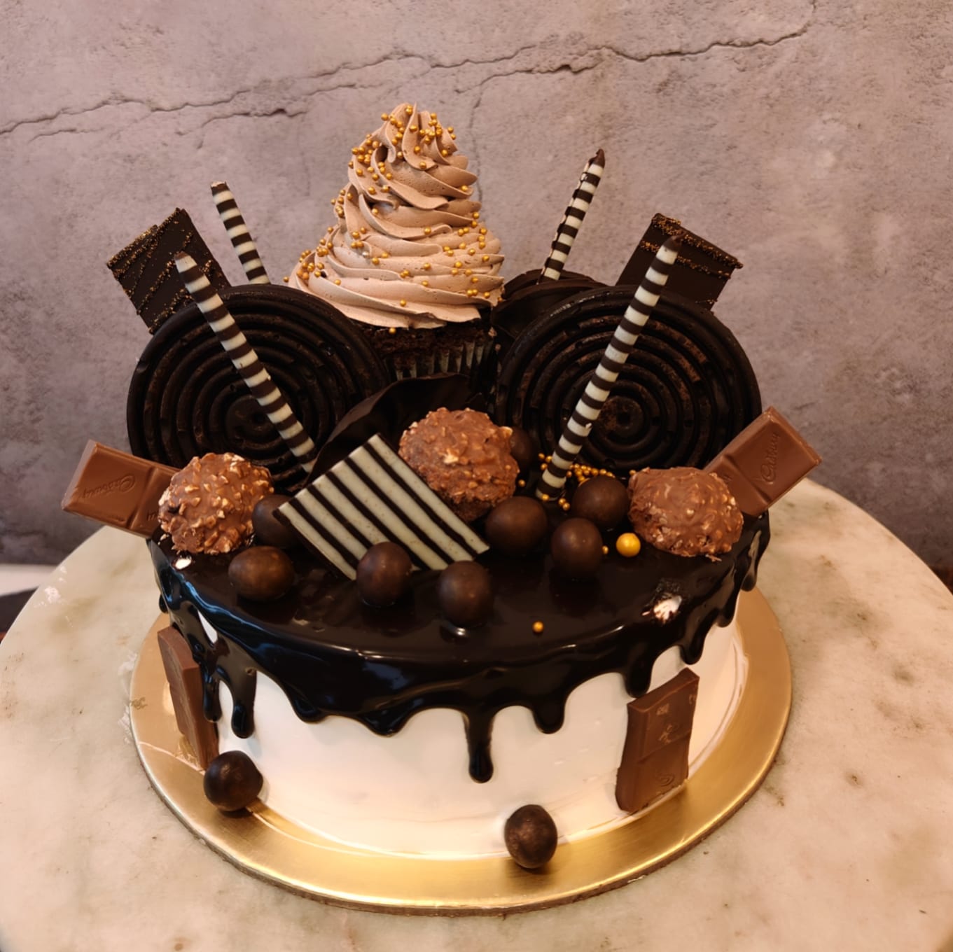 Deluxe Chocolate Drip Cake