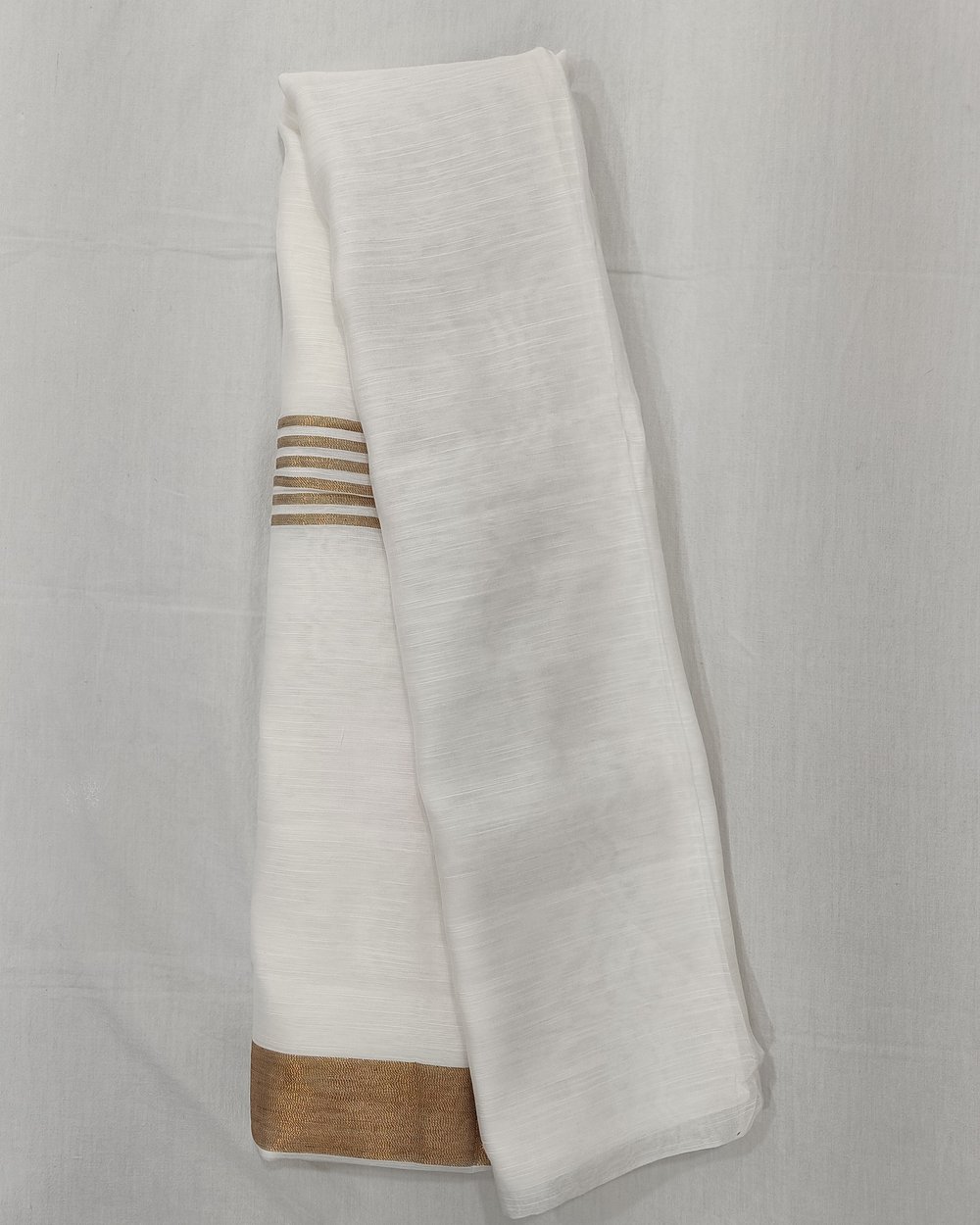 White Color Silk Blended Saree With Red Shining Border 