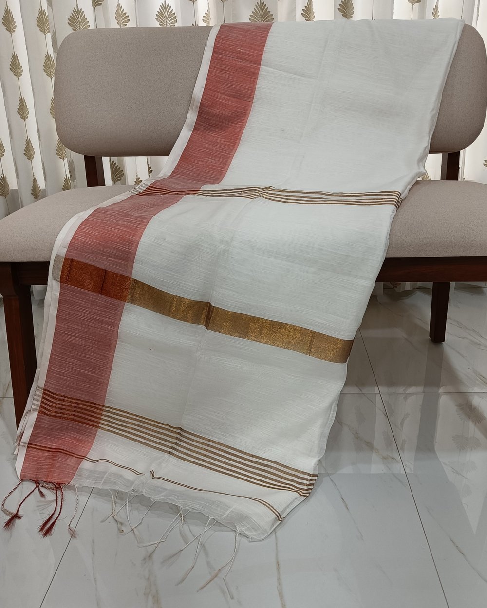 White Color Silk Blended Saree With Red Shining Border 