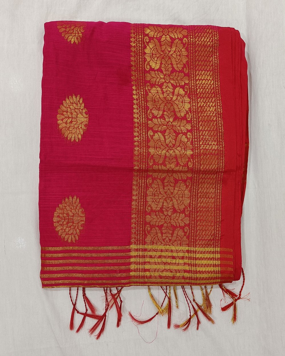 Pink Color Handloom Saree With Golden Zari Work 