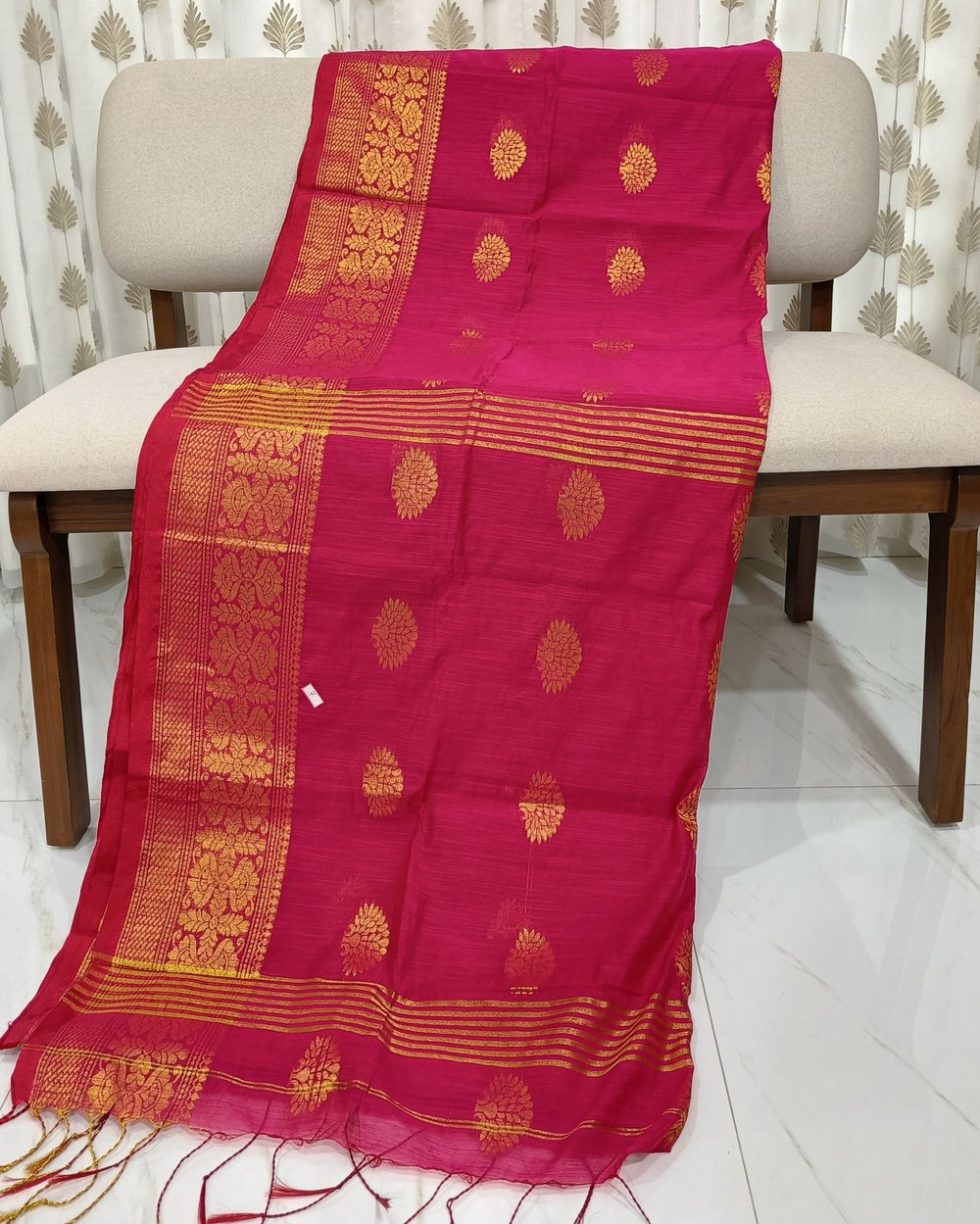 Pink Color Handloom Saree With Golden Zari Work 